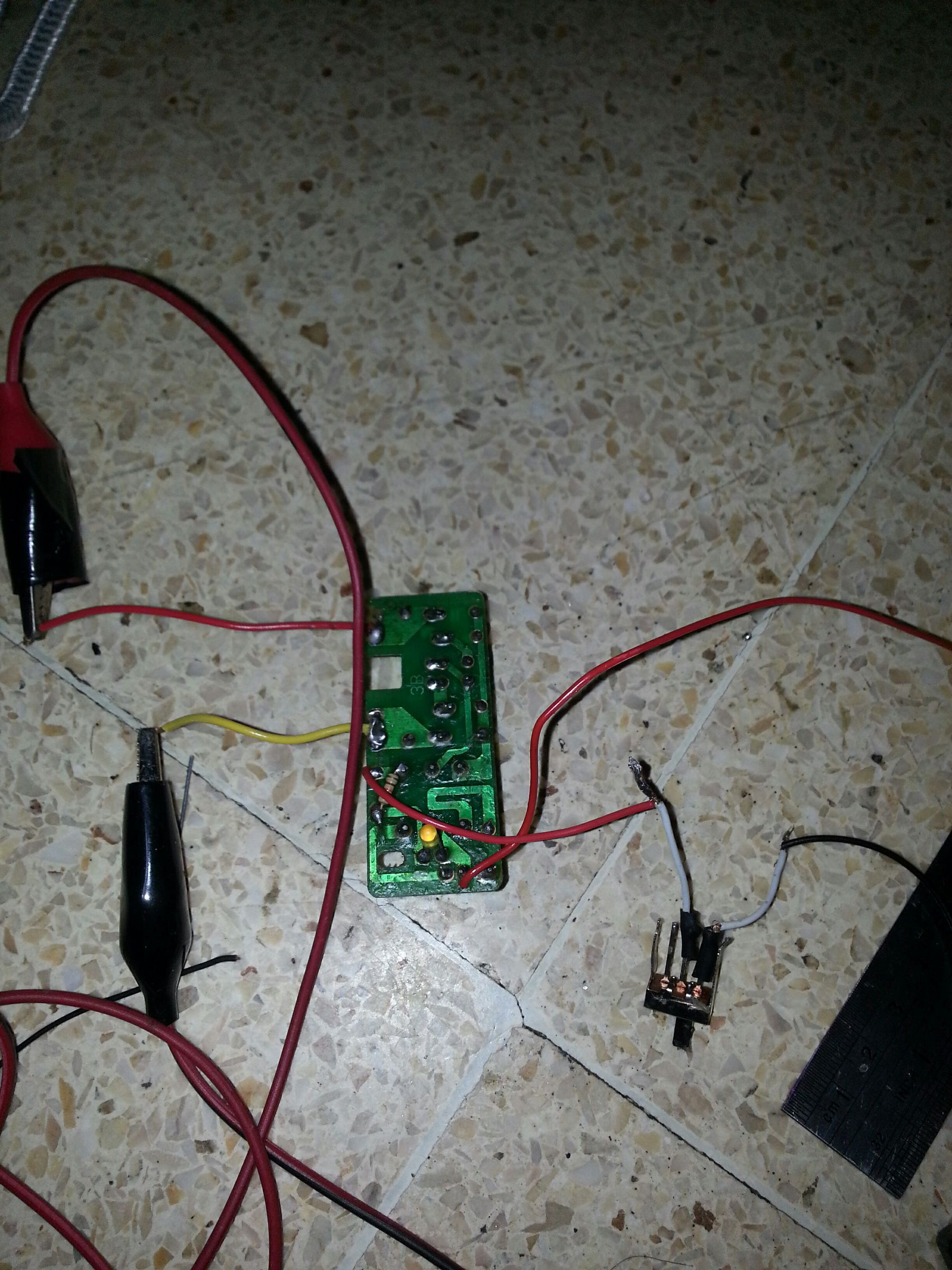 Make (Tiny) Very High Voltage From Electric Swatter 3 Steps