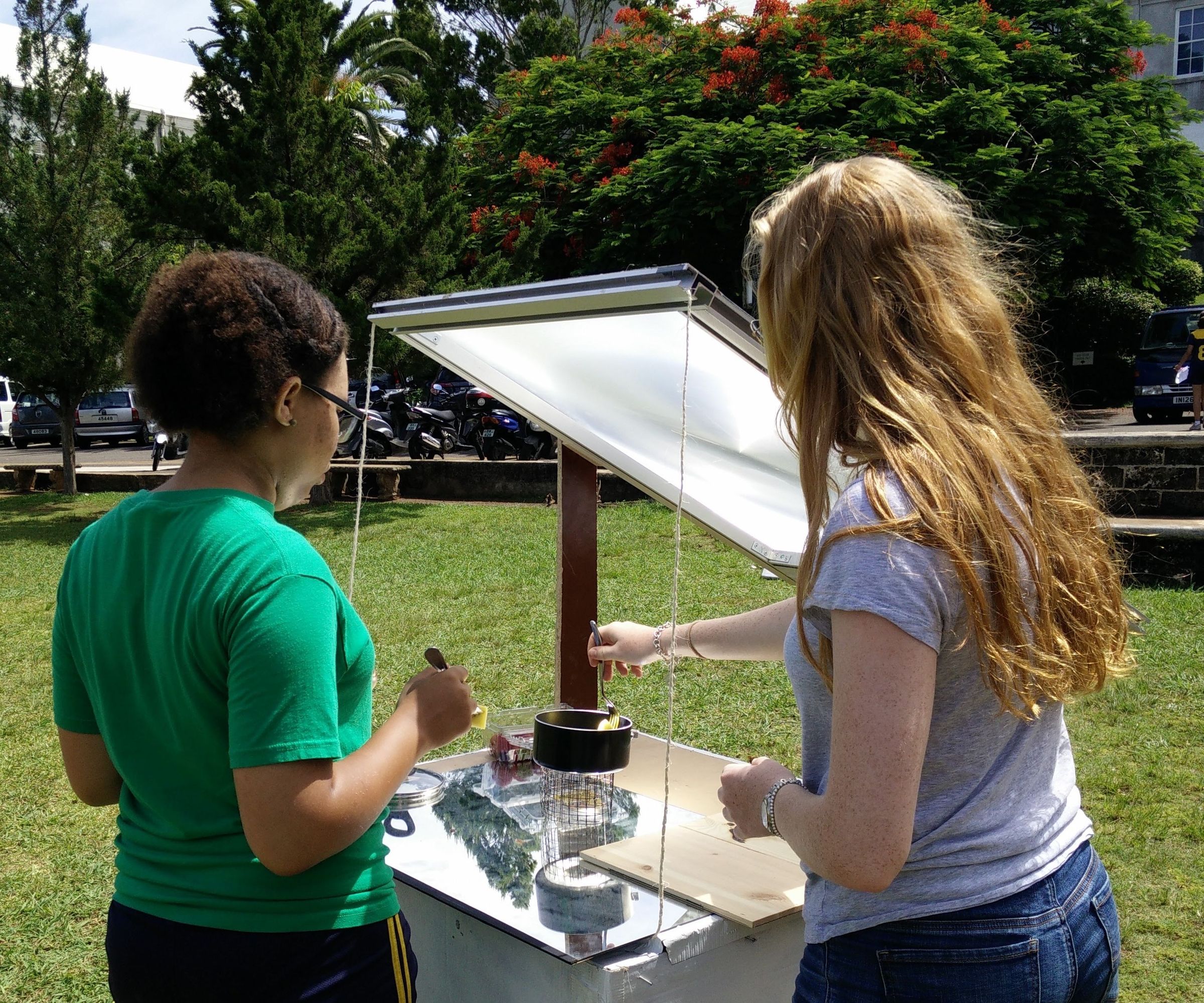 Cooking at 350ºF With the Sun (Fresnel Cooker From Scrap)
