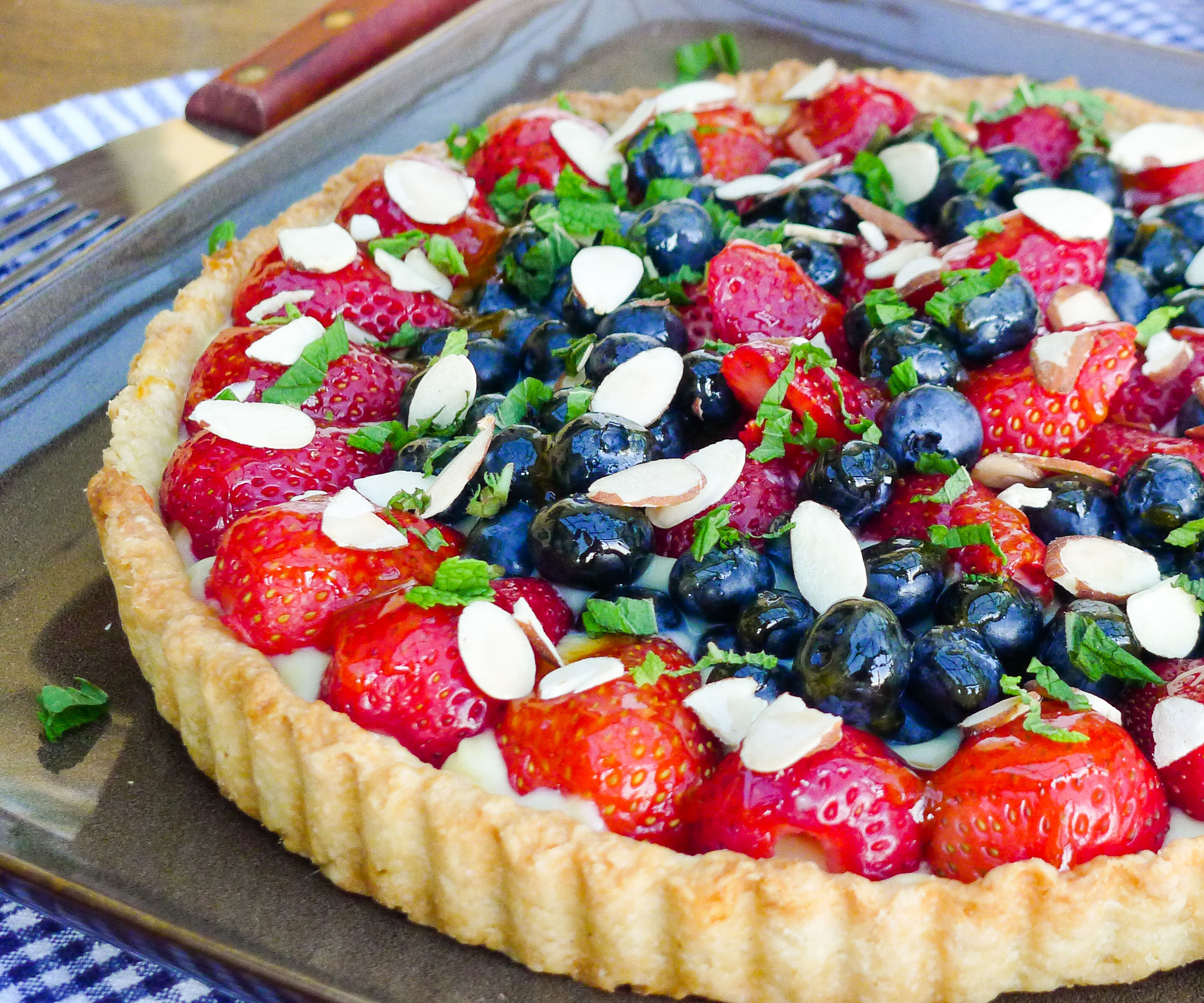 Organic Strawberry and Blueberry Tart With Cream Filling