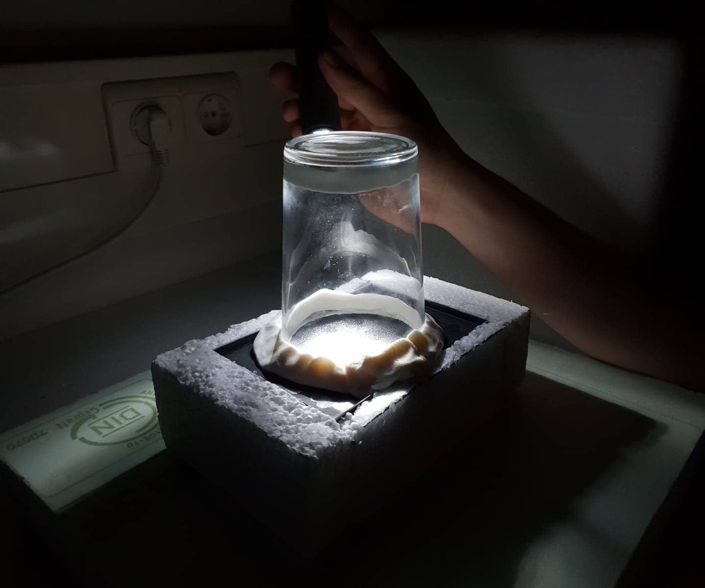 Very Easy Cloud Chamber