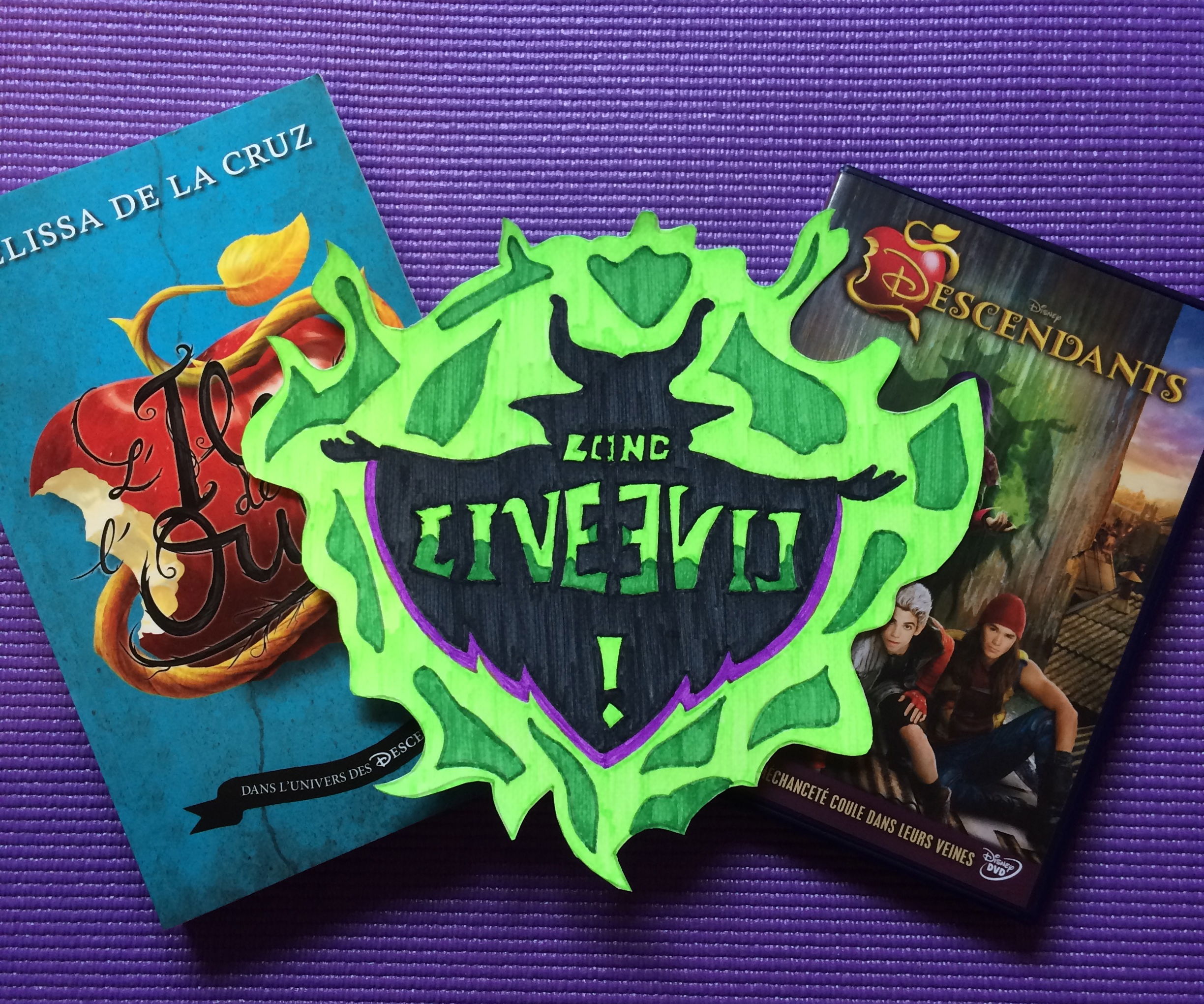 DIY : Disney Descendants Maleficent Graffiti 