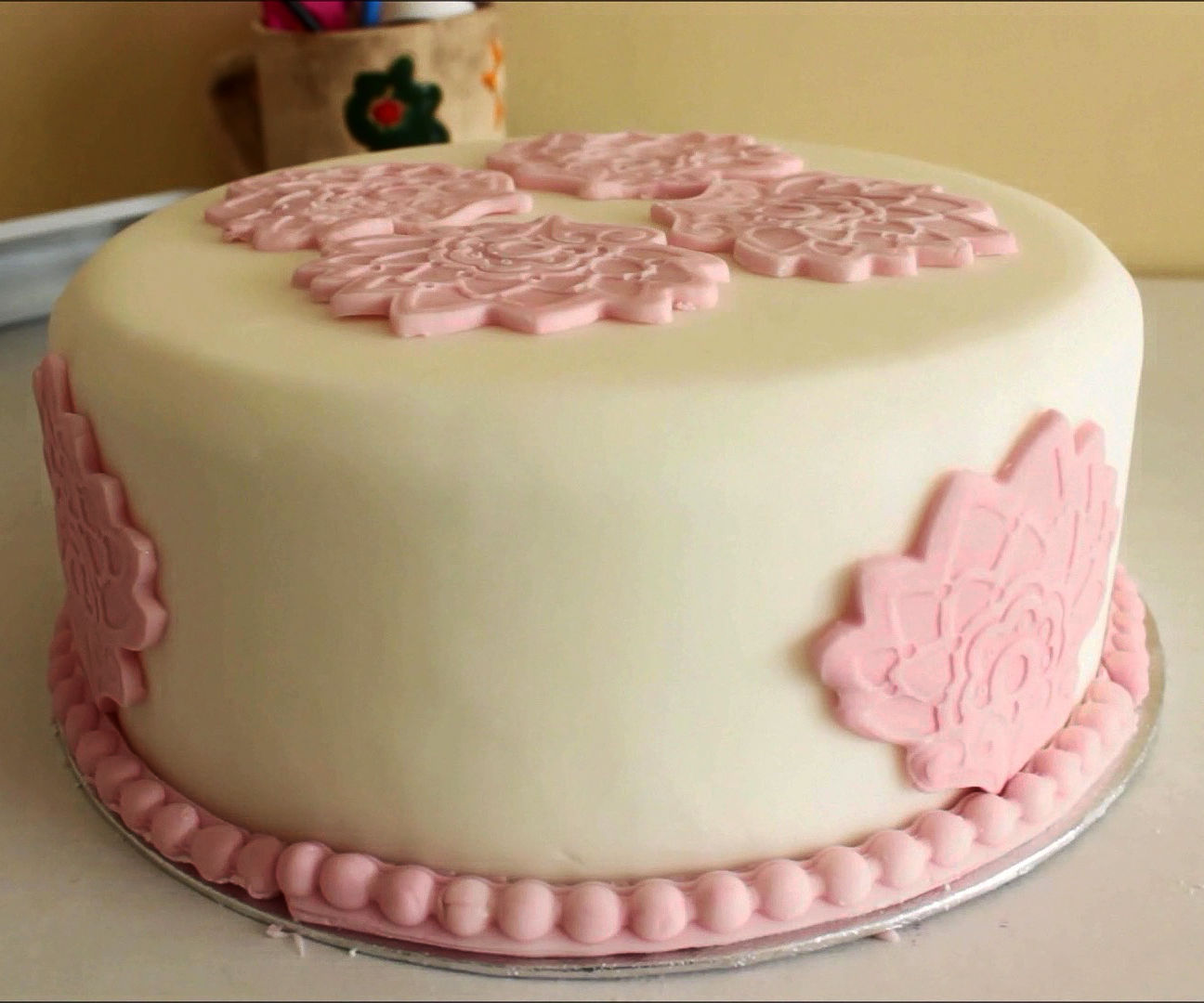 Cake Decorating - How to Use Silicone Moulds and Pearl Makers