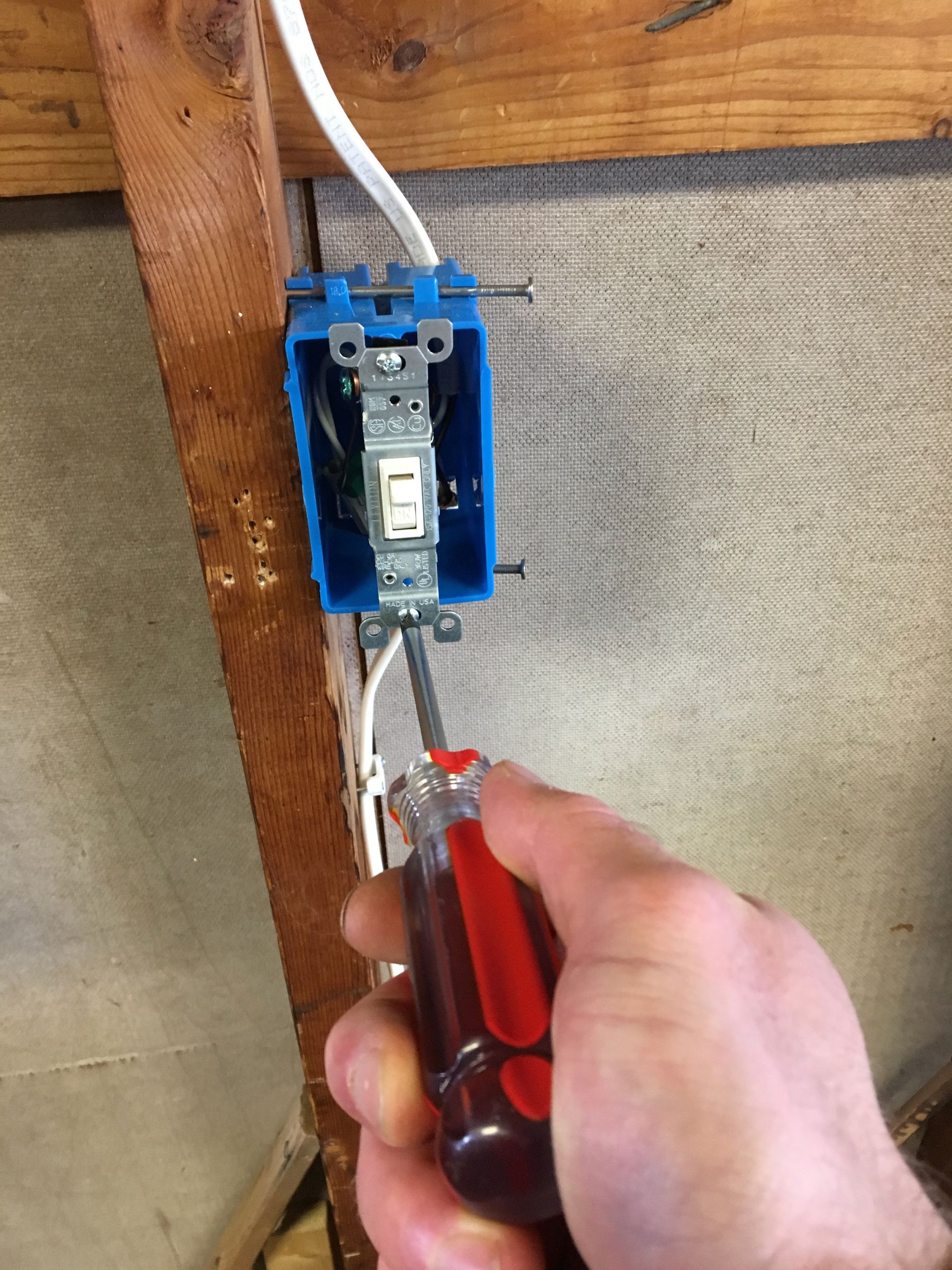 How to Replace a SinglePole Light Switch (Residential Applications