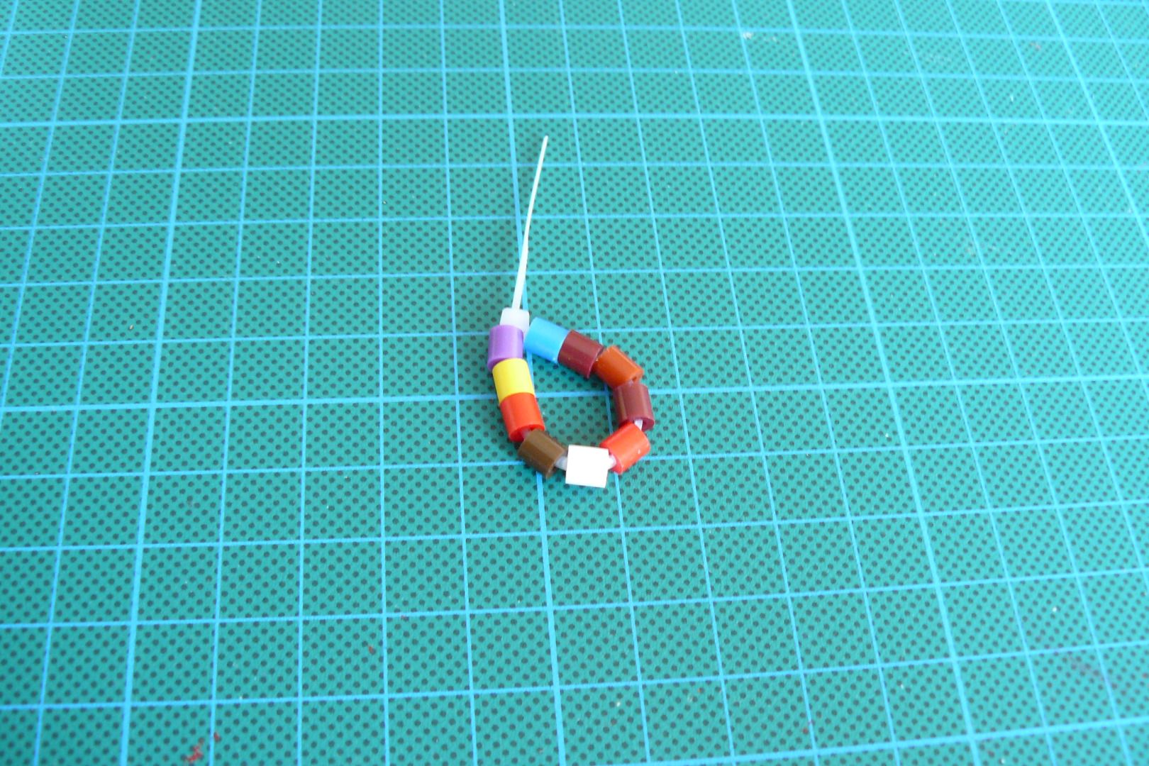 ZIp Ties and Perler Beads Necklace 5 Steps (with Pictures