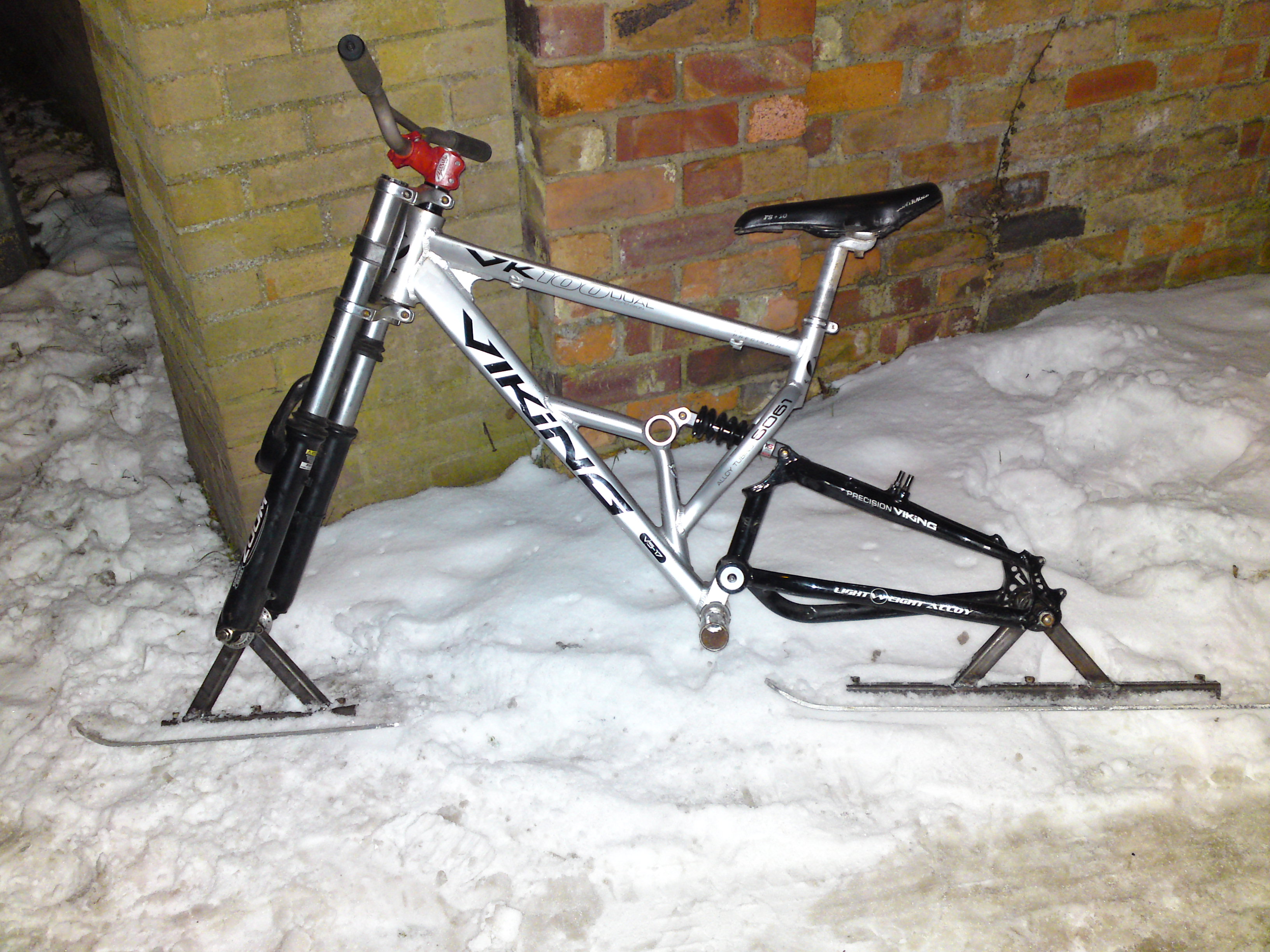 Snow ski bike