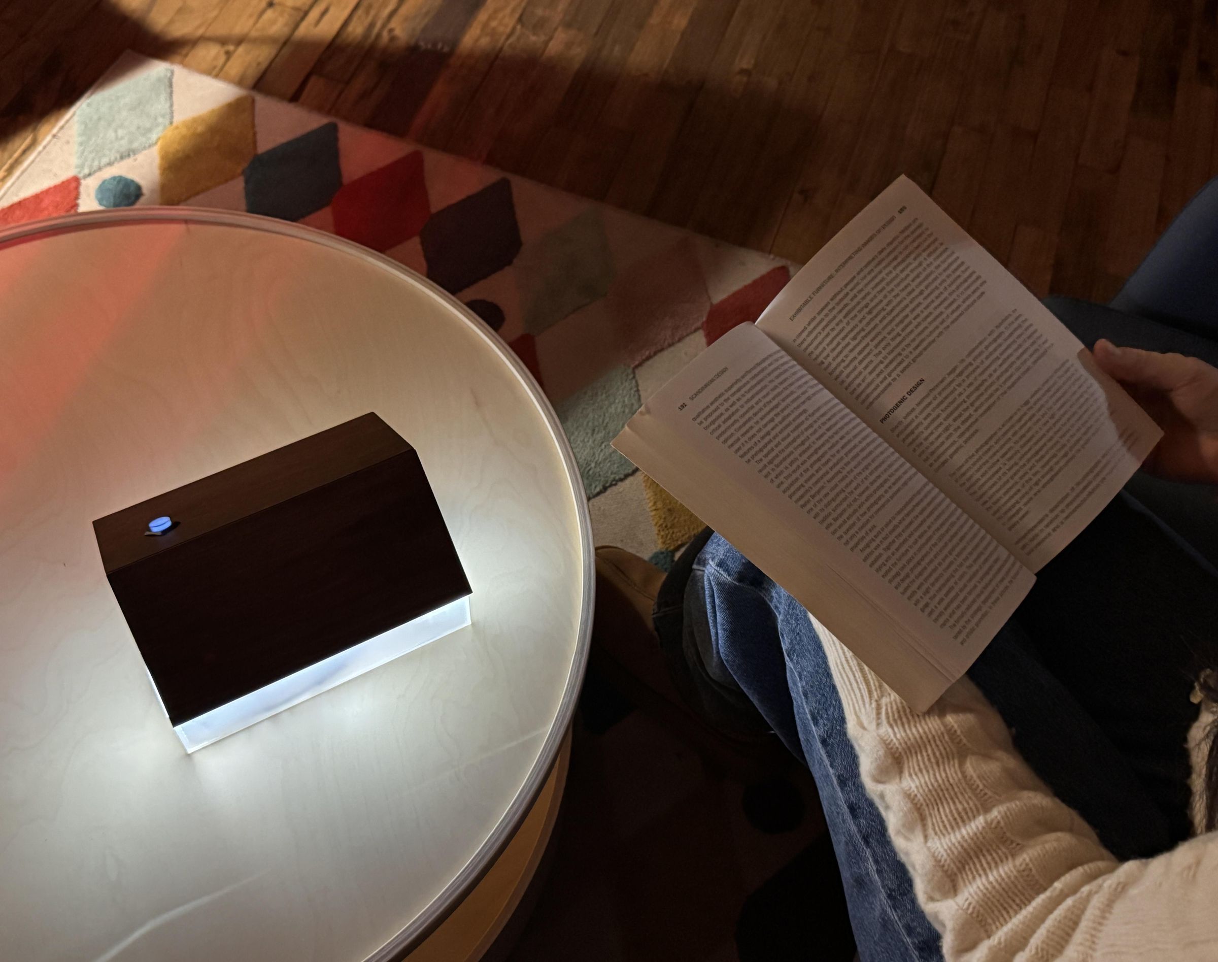 BookNest(Bookrest + Lamp)