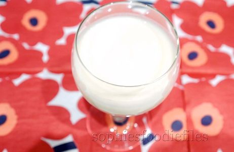 Home-made Almond Milk & Home-made Vanilla Almond Milk!