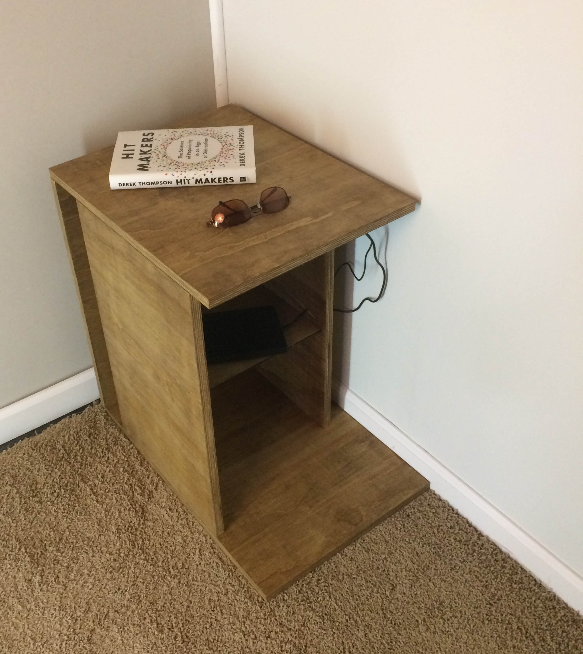 LuxO's EZ Cable Management Nightstands 8 Steps (with Pictures