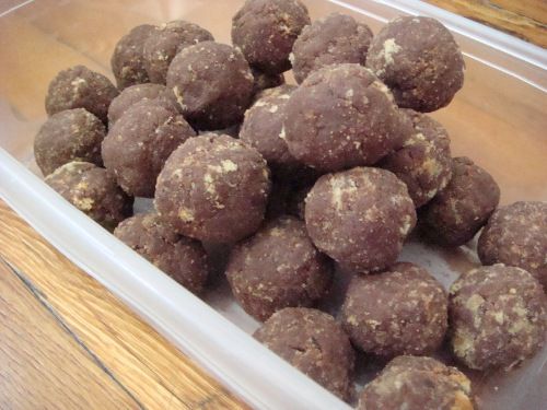 How to Make Chocolate Cake Balls!