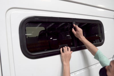 installer soi-même les baies projetables sur votre fourgons aménagés