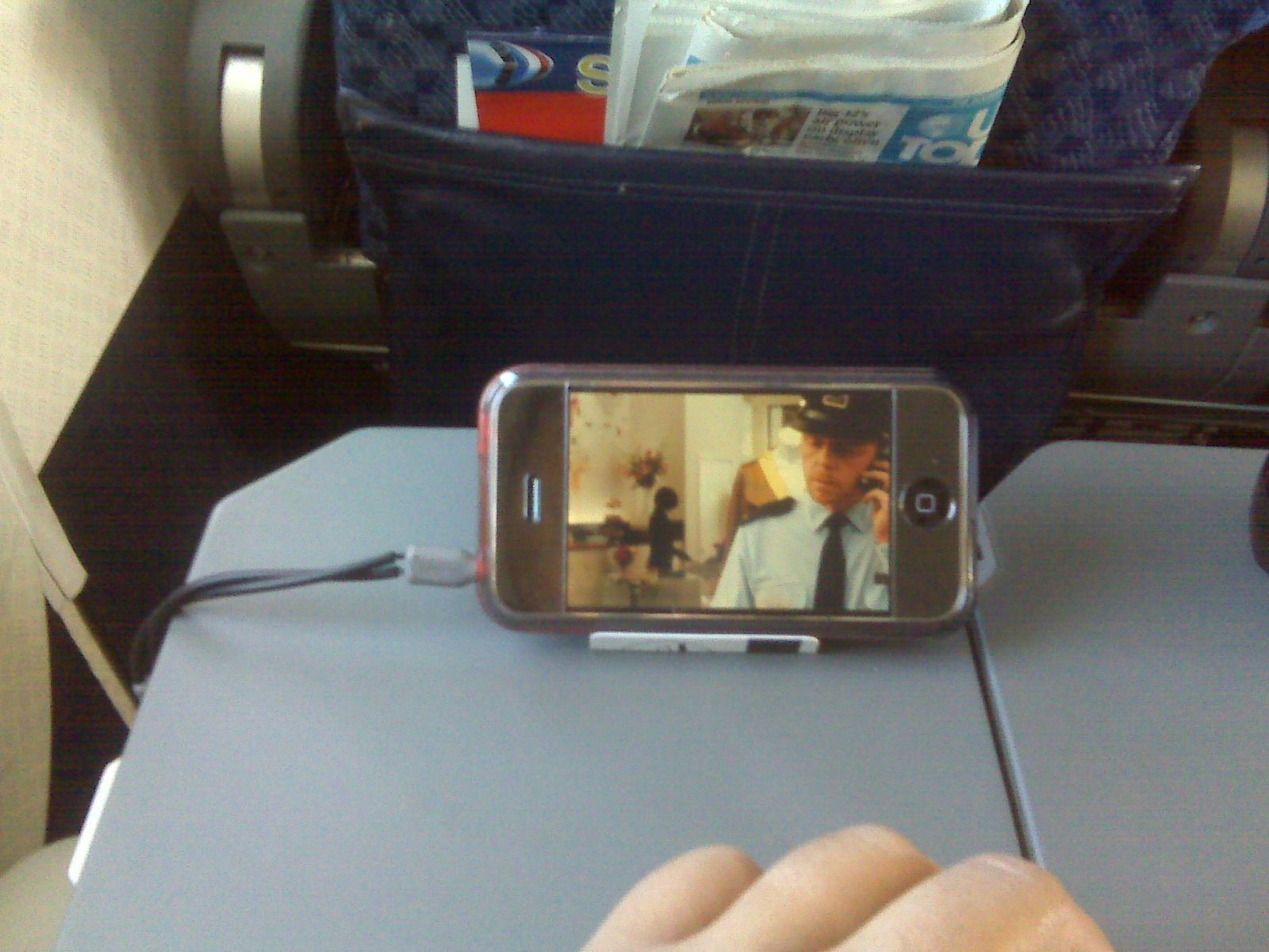 Cheap and Quick Portable iPhone / PMP stand