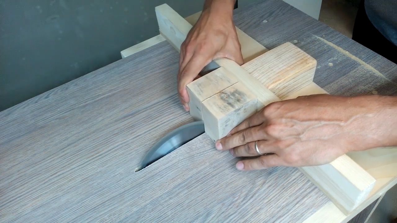 A Clock From Pallet Wood Blocks : 7 Steps (with Pictures) - Instructables