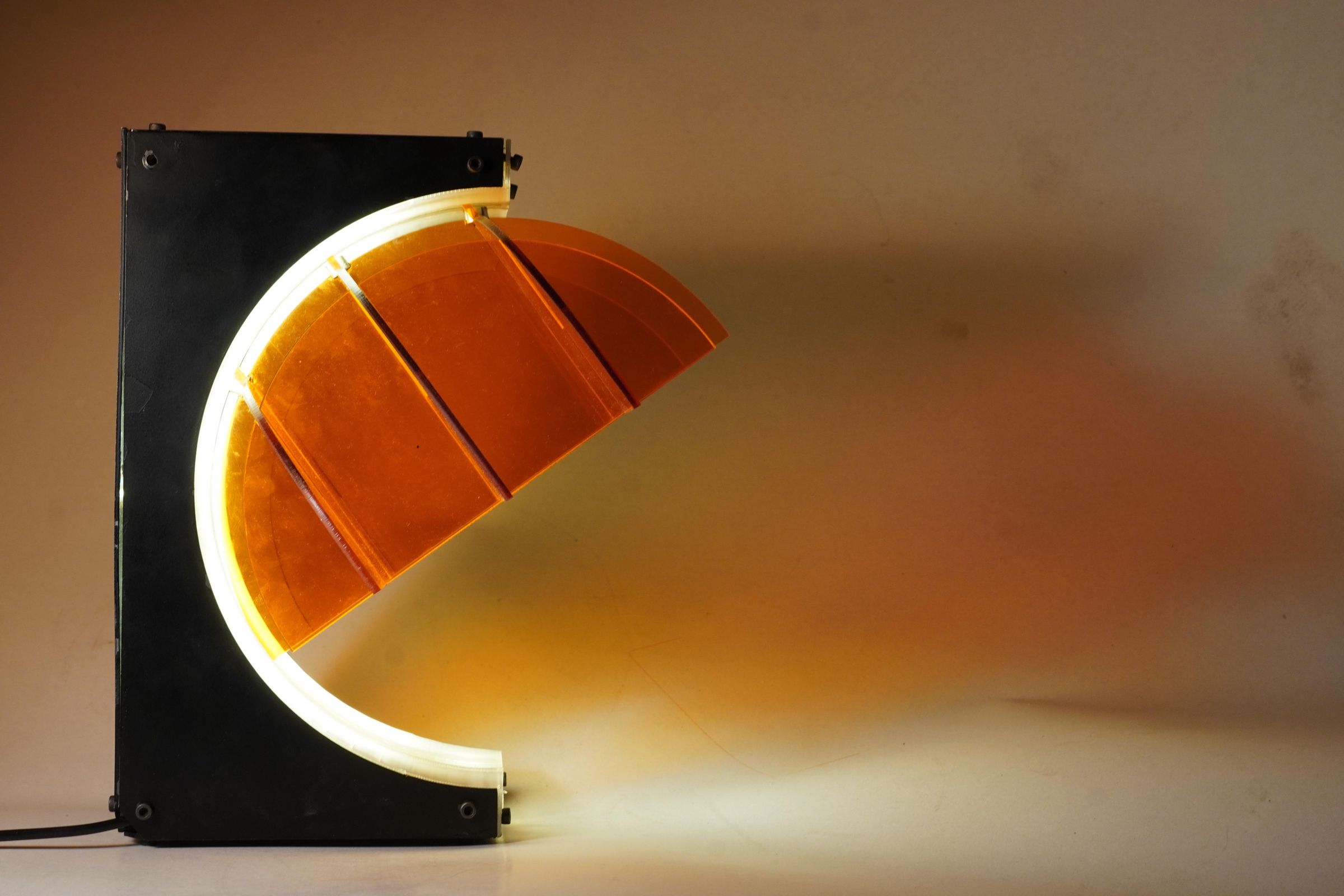 Ray\dial: a Warm, Ambient Lamp for Shared Spaces