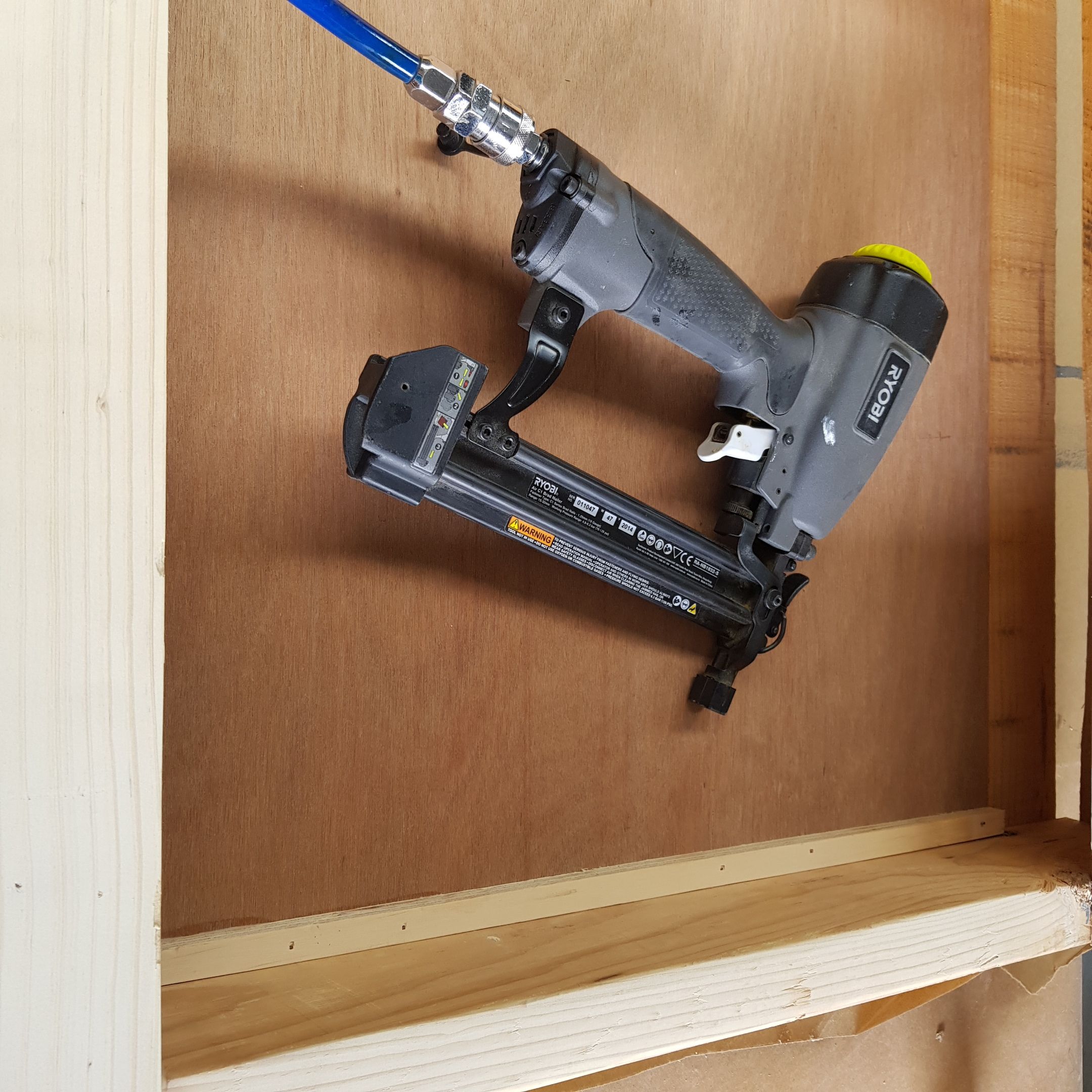 Wall Mounted Drop Down Pallet Bar 10 Steps (with Pictures