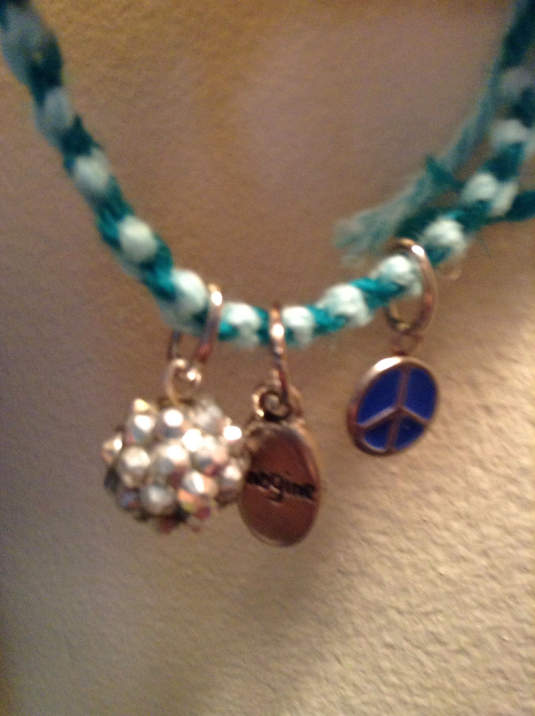 HoliDIYS: Friendship Bracelet 