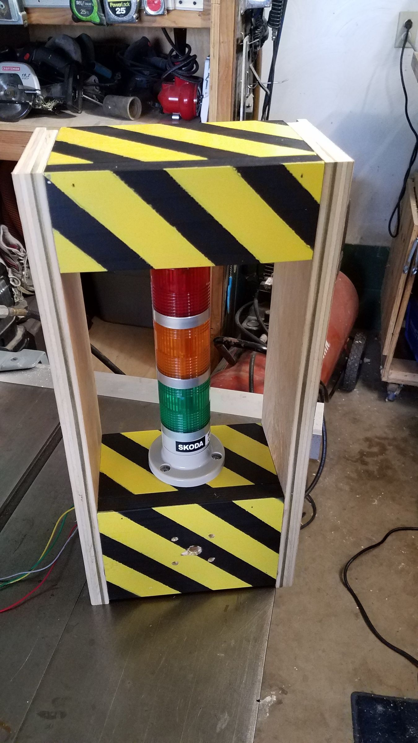 DIY Classroom Stoplight (Noise Management Tool) 12 Steps (with