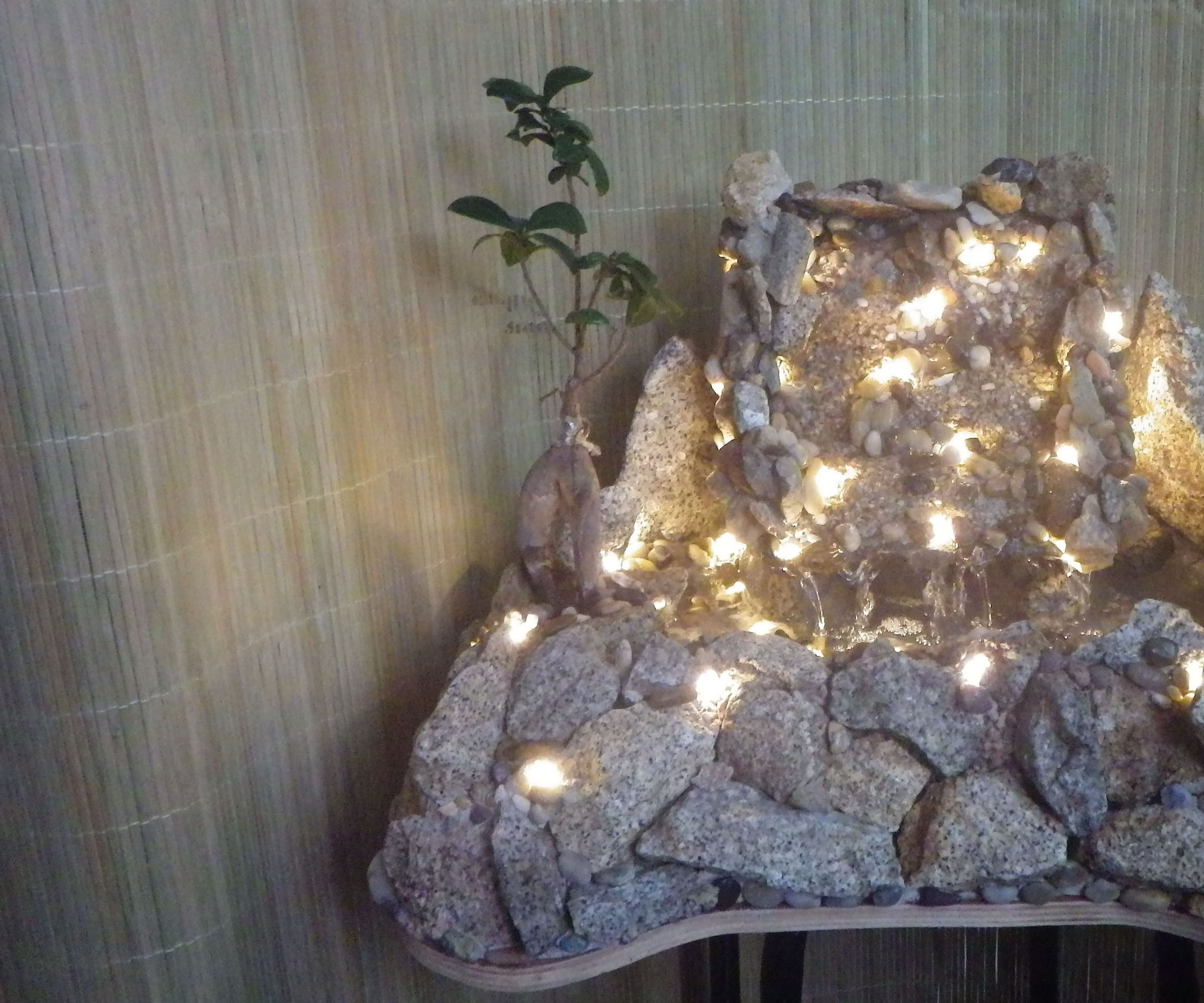Waterfountain With 40 LED AAA Battery Power