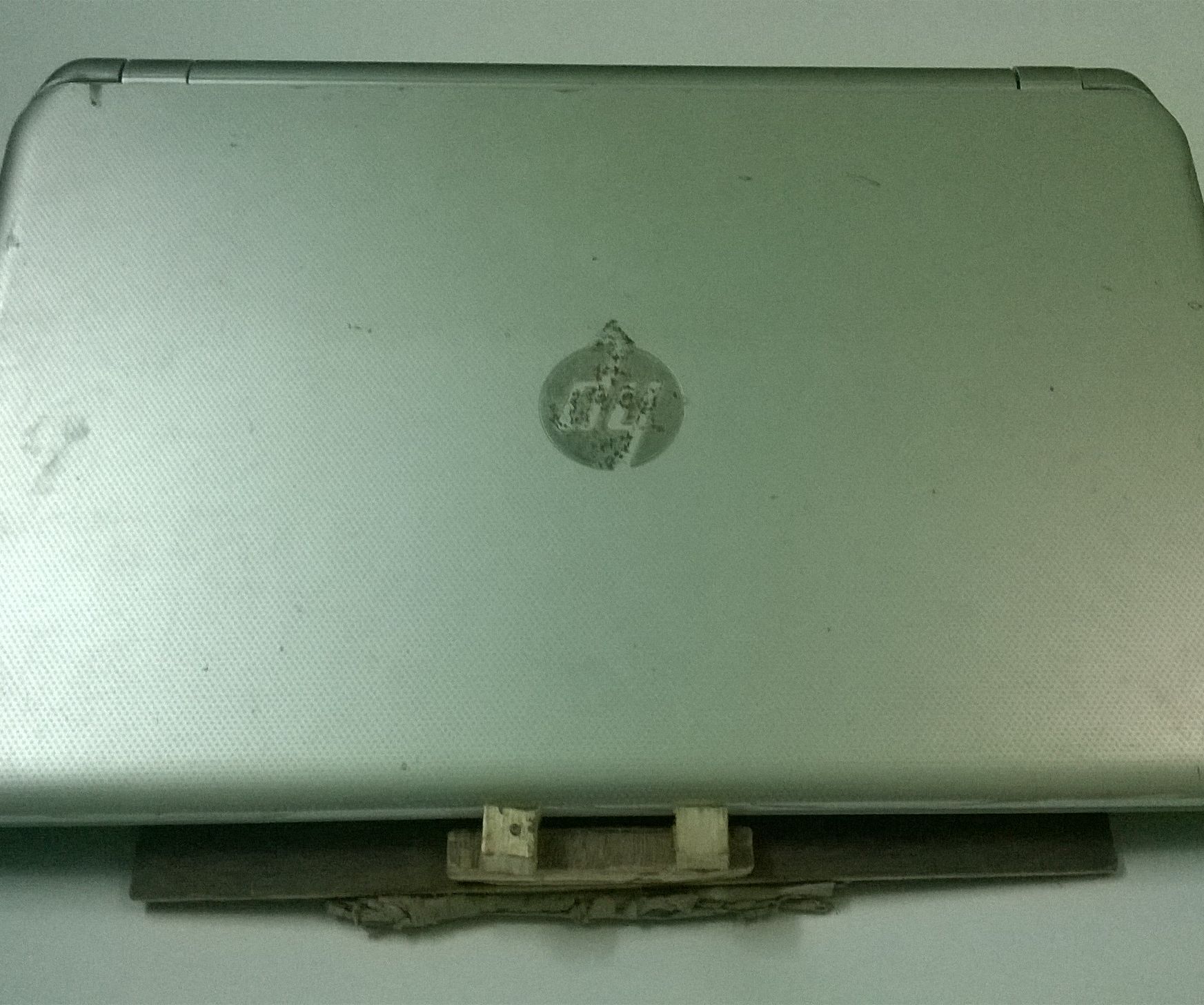 Quick, Easy, Dirt-Cheap Laptop Stand