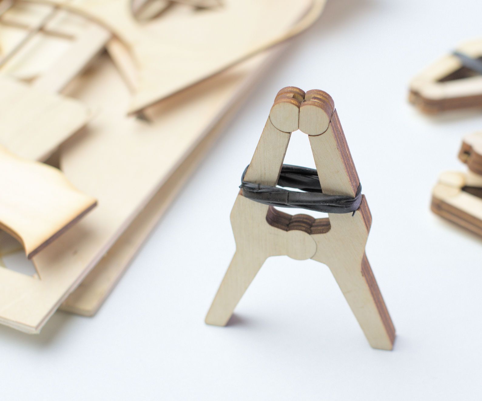 How to Make Wooden Clamps From Scraps