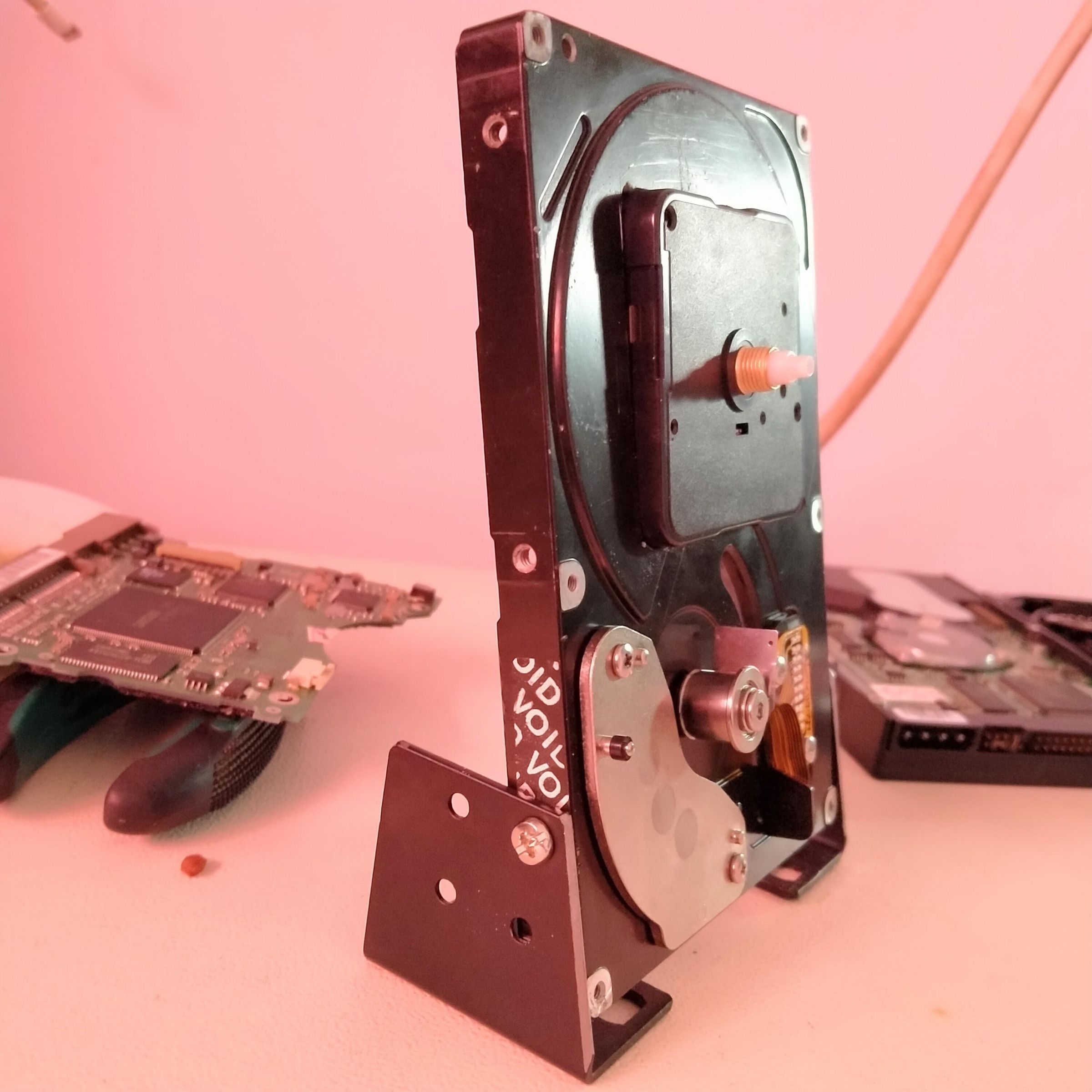 Turn Your Broken HDD Into a Desk Clock 6 Steps (with Pictures