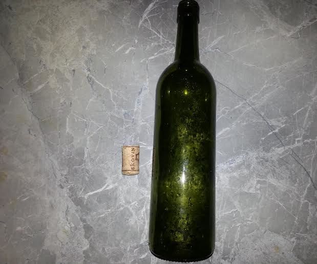  How to Get a Cork Out of an Empty Bottle With PE Bag