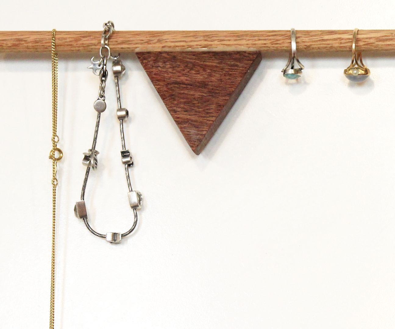 DIY Simple Jewelry Holder