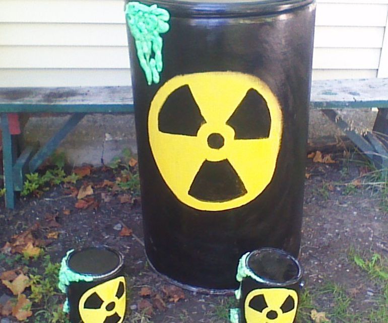 Leaking Bio Hazard Halloween Decor : 5 Steps (with Pictures