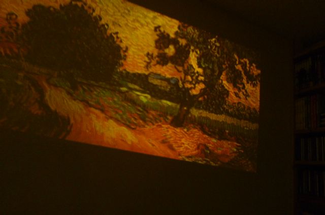Fixed Slide Projector With Low Energy Consumption