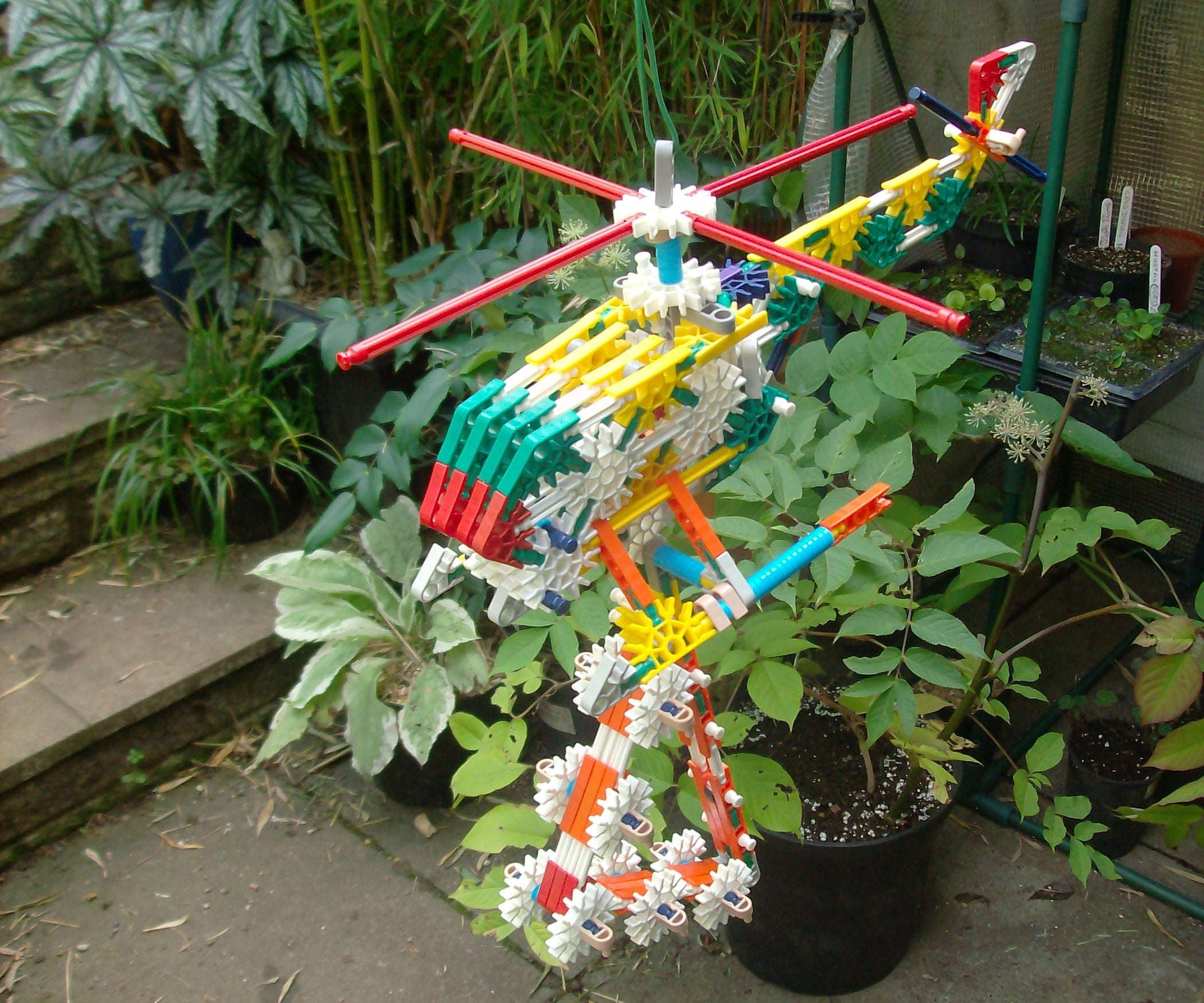 K'nex James Bond Helicopter With Saws Instructions 4 Steps