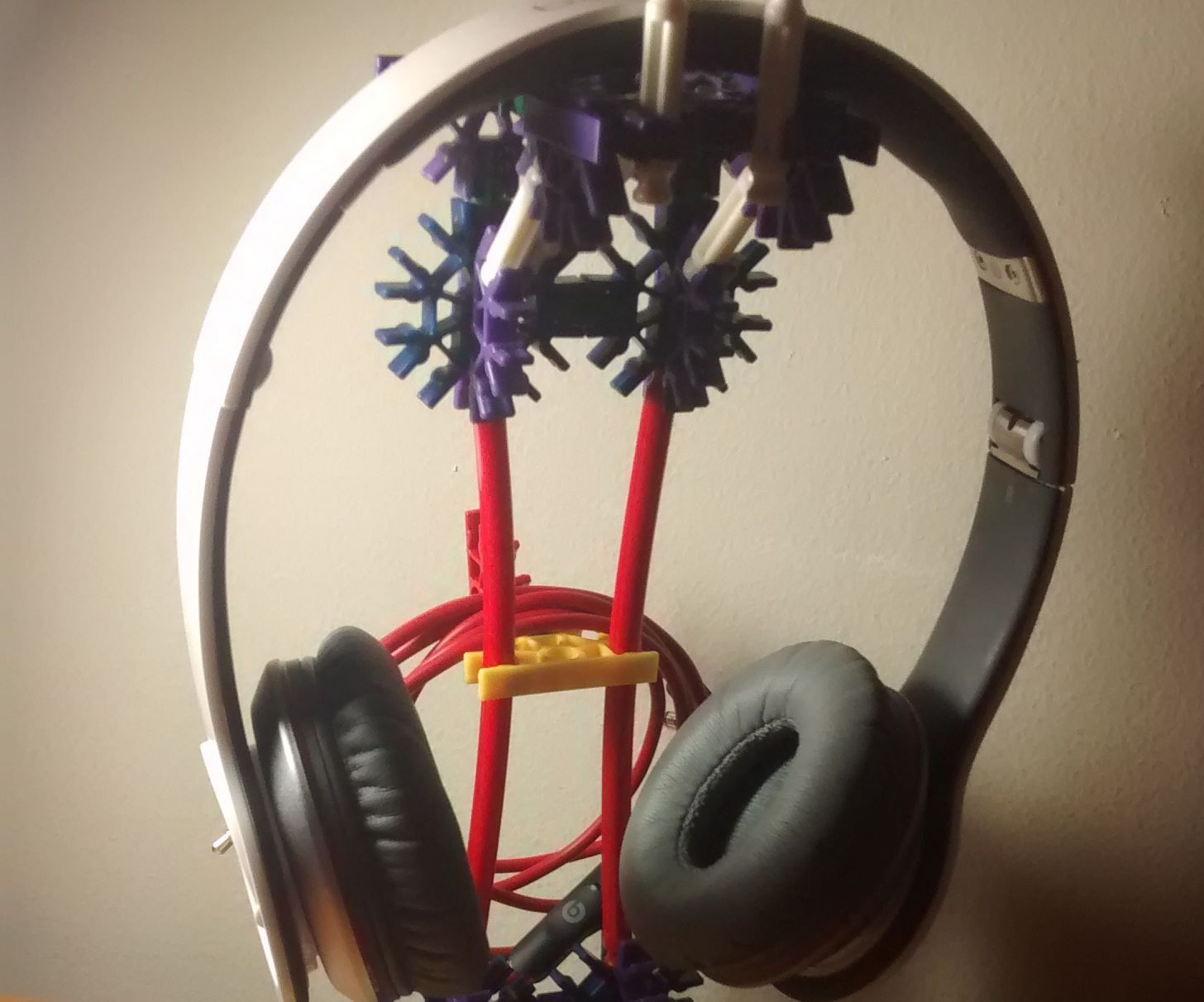 K'nex Headphone Stand