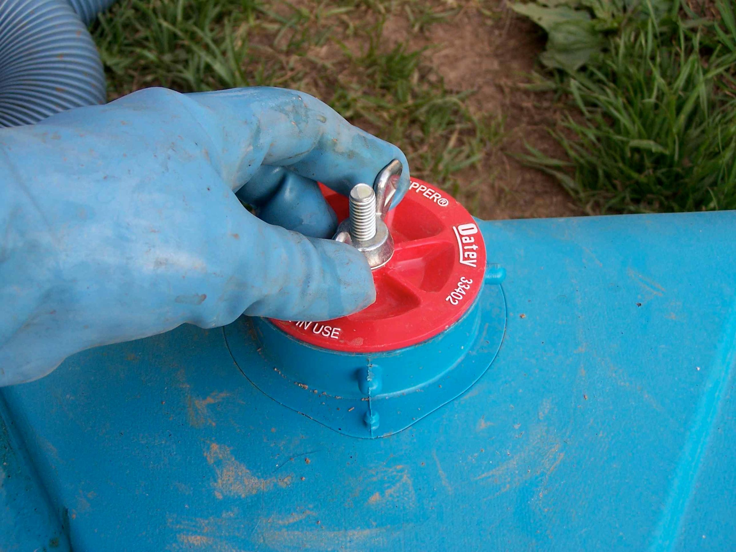 How to Drain an RV's Black and Gray Tanks. 6 Steps Instructables