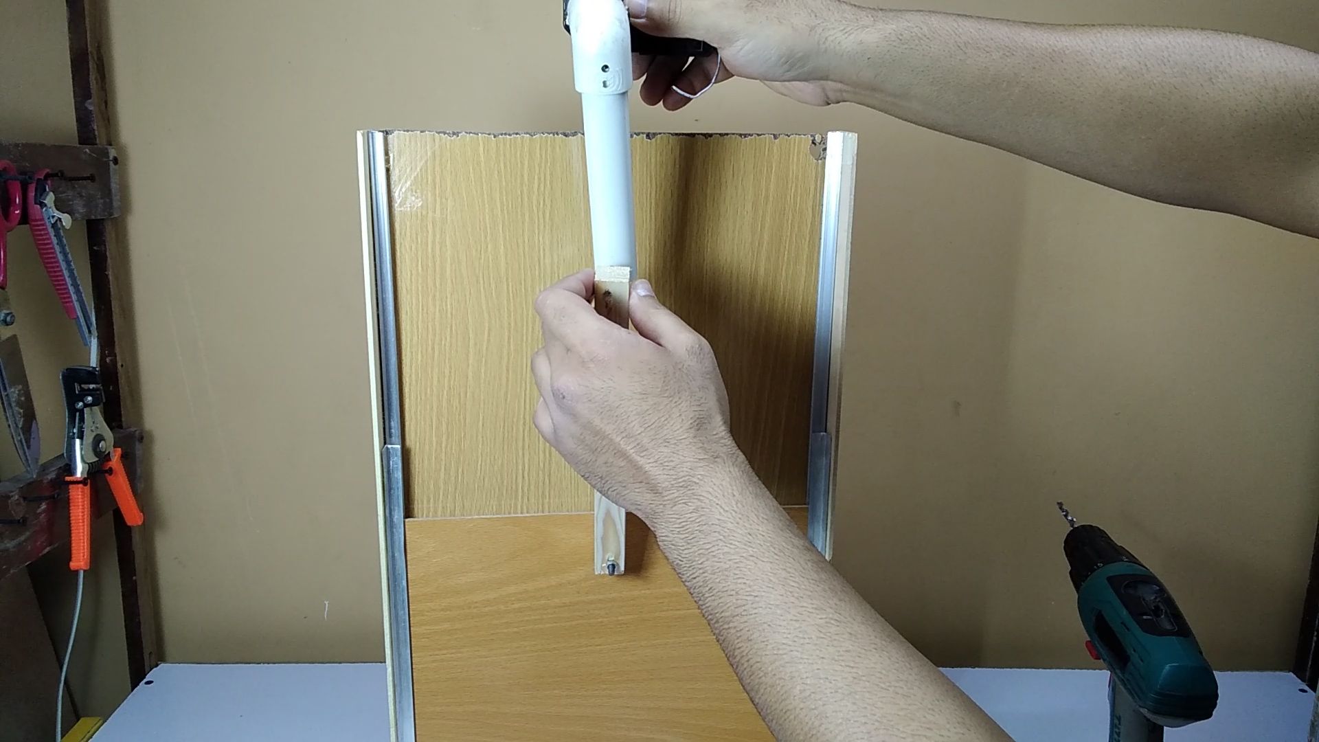 Automatic Chicken Door - Chicken Coop Door : 5 Steps - Instructables