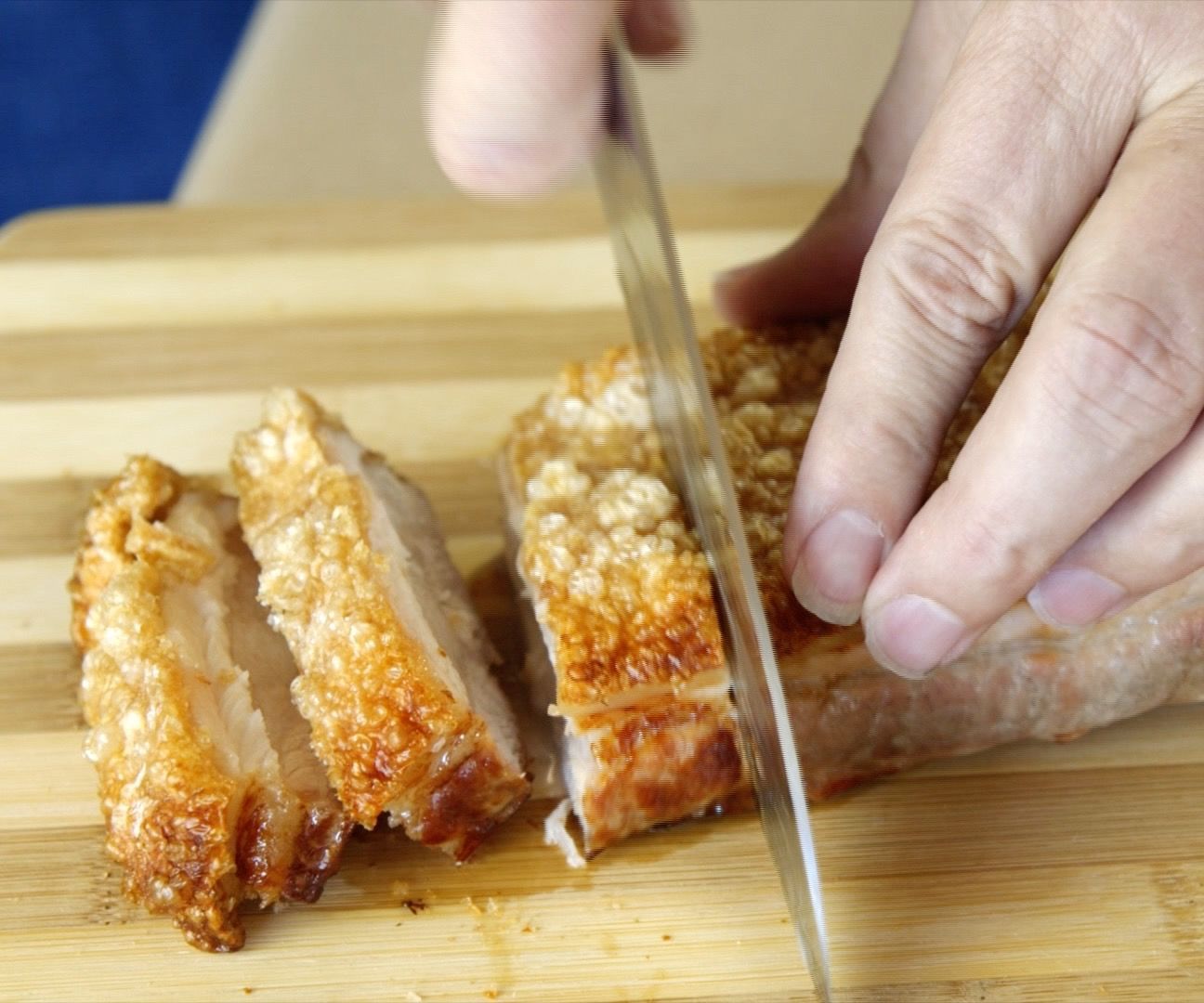 How to Cook Roasted Pork Belly With Crispy Crackling