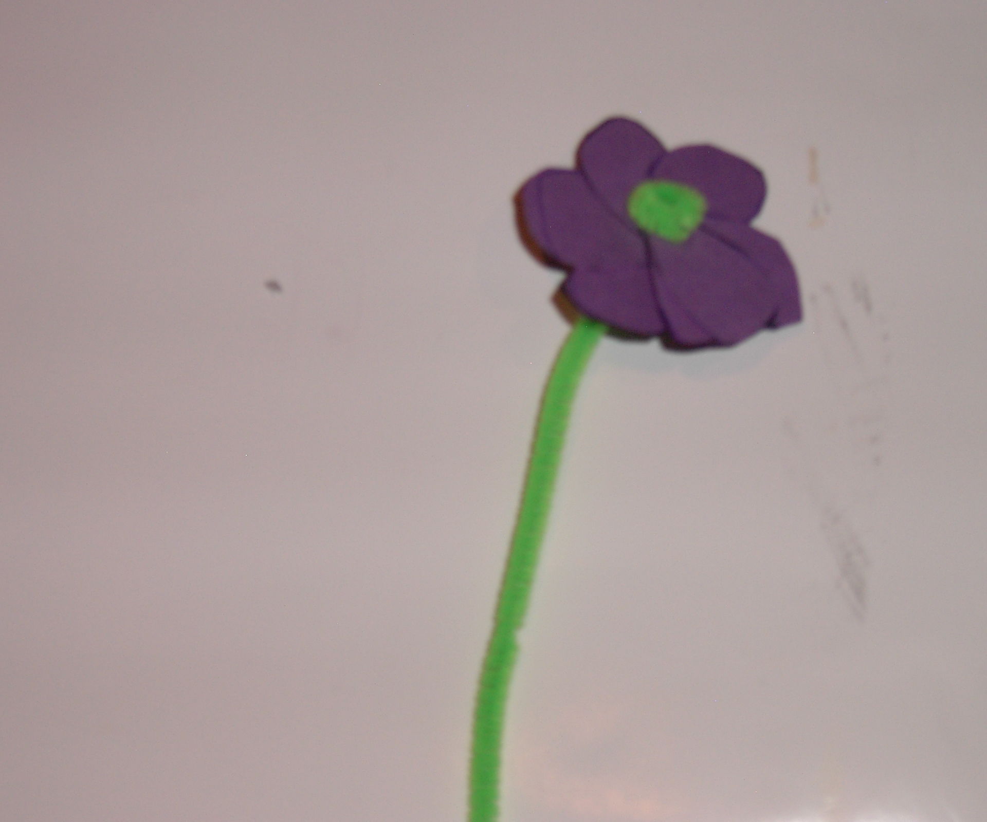 Easy Construction Paper and Pipe Cleaner Flower