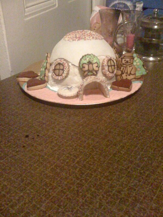 Easy Gingerbread Igloo