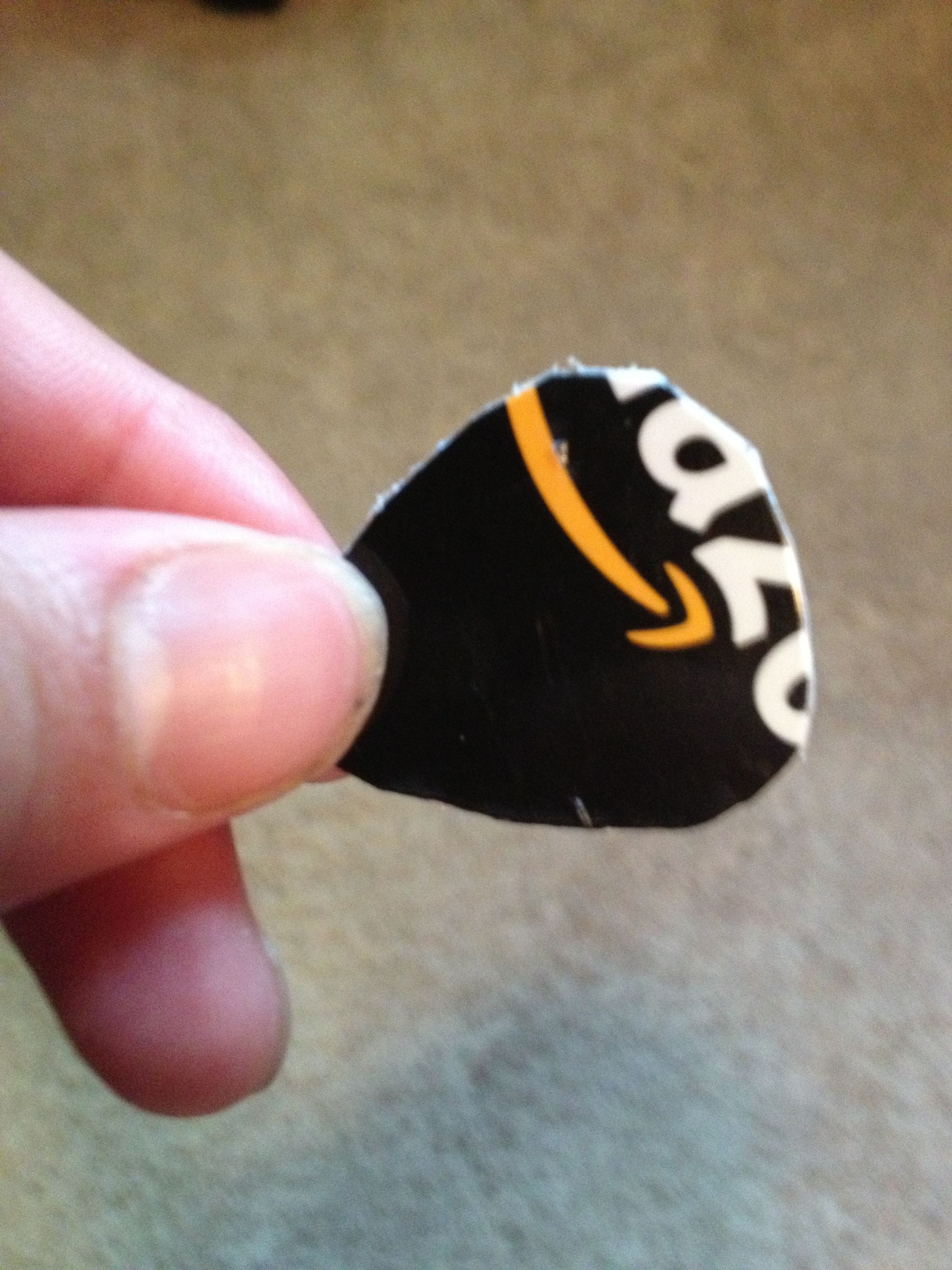 How to Make a Guitar Pick Out of an Old Gift Card/ Credit Card 5