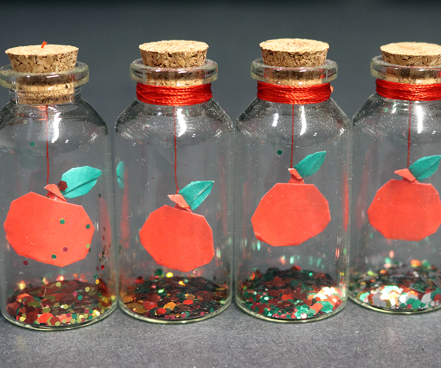 How to Make an Easy Teacher's Day (Back to School) Gift - Mini Apple in a Bottle!