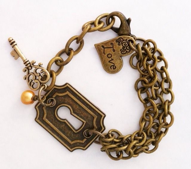 DIY Vintja Keyhole Charm Bracelet