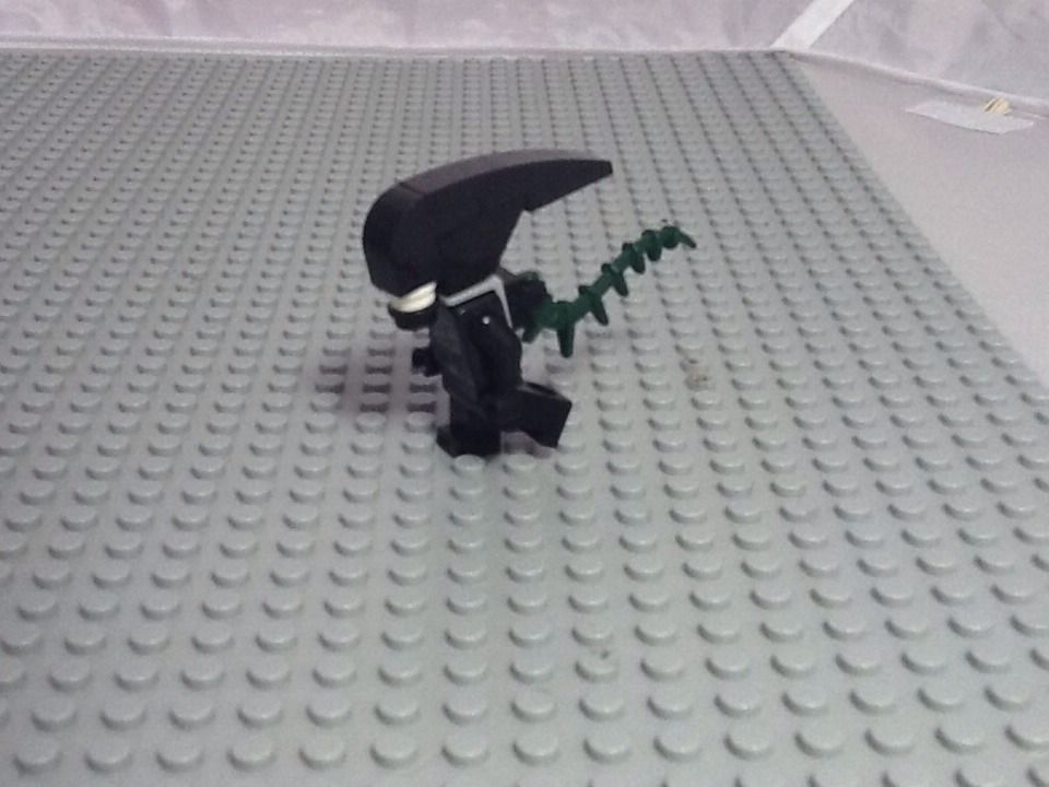 Lego Minifig Scale Alien Design 2