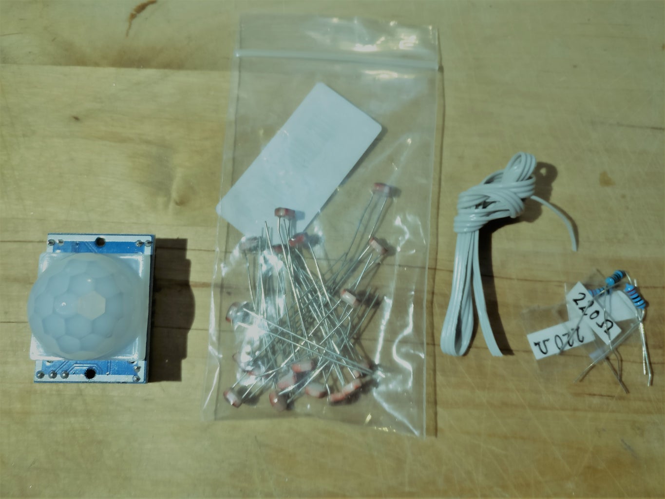 Mini LED Lamp With Movement- (PIR) and Lightssensor (LDR) : 8 Steps ...