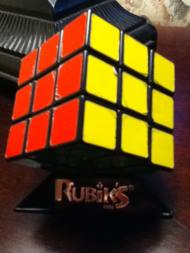 MIX UP A RUBIK'S CUBE IN 5 sec!