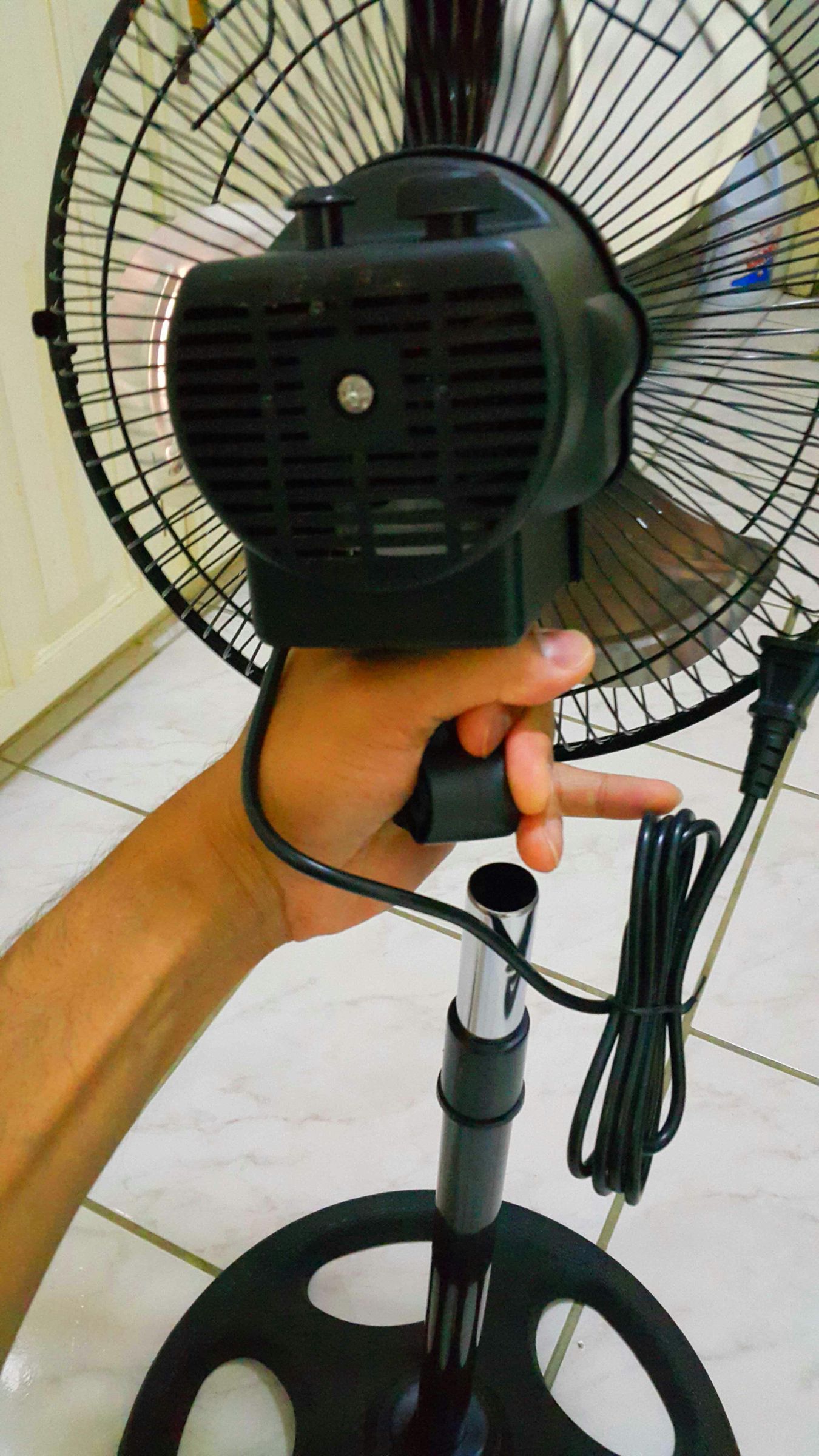 Converting a Pedestal Fan to Wall Mount. 7 Steps (with Pictures