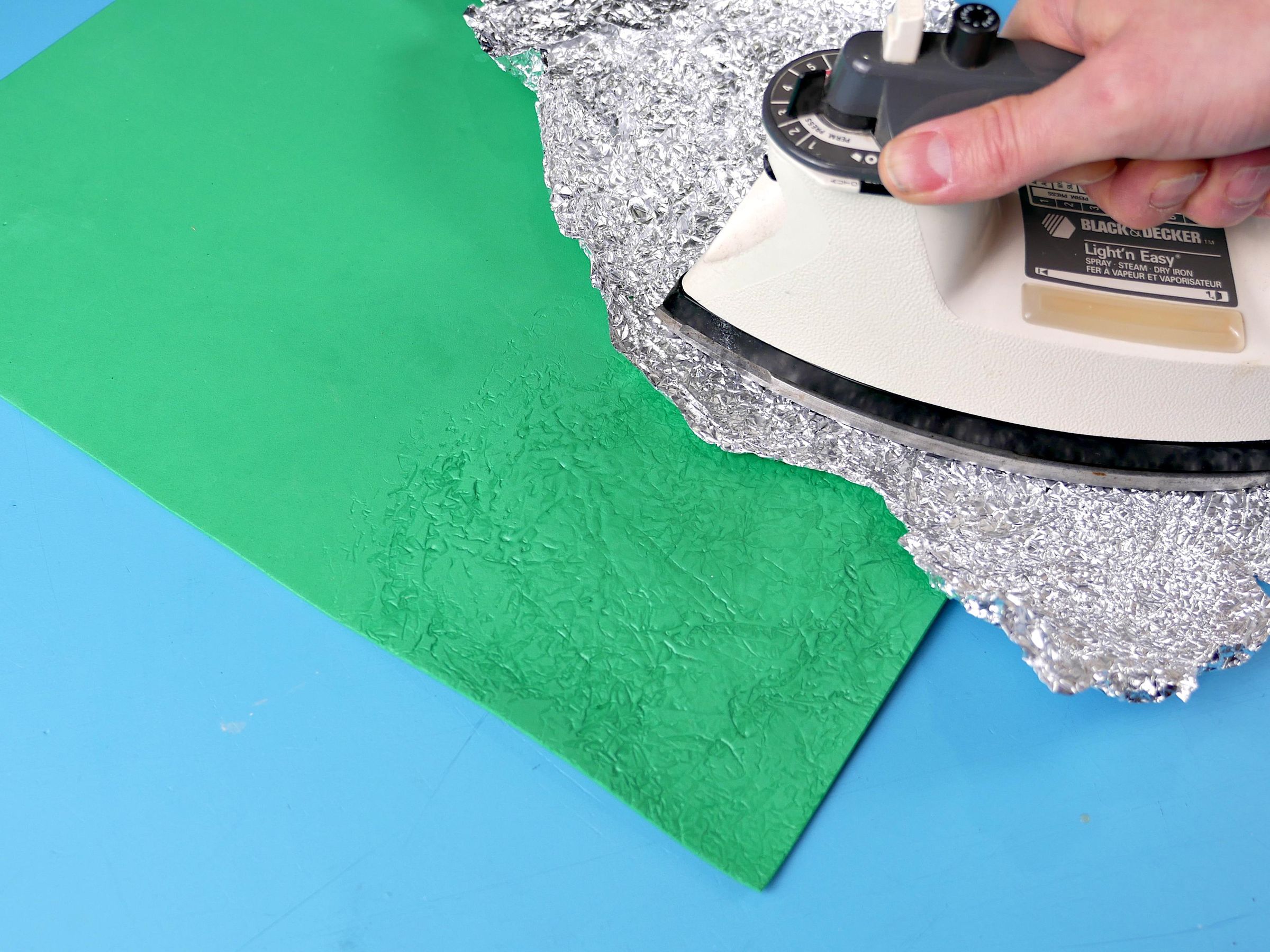 Make Fake Leather From Tinfoil and Foam! 8 Steps (with Pictures
