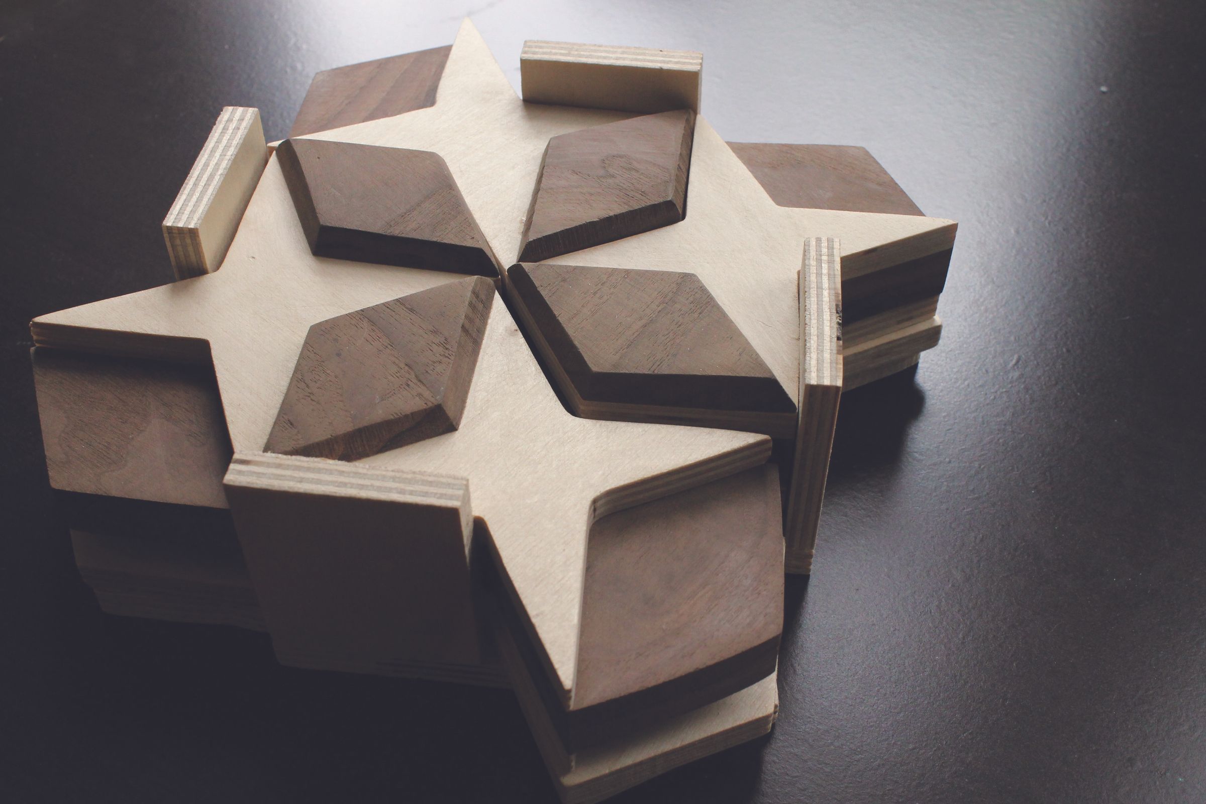2D and 3D puzzle sets