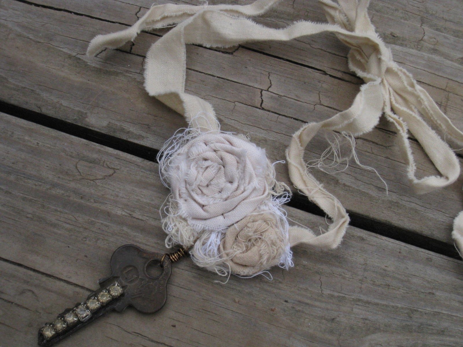 Decayed Elegance Rosette Necklace Tutorial
