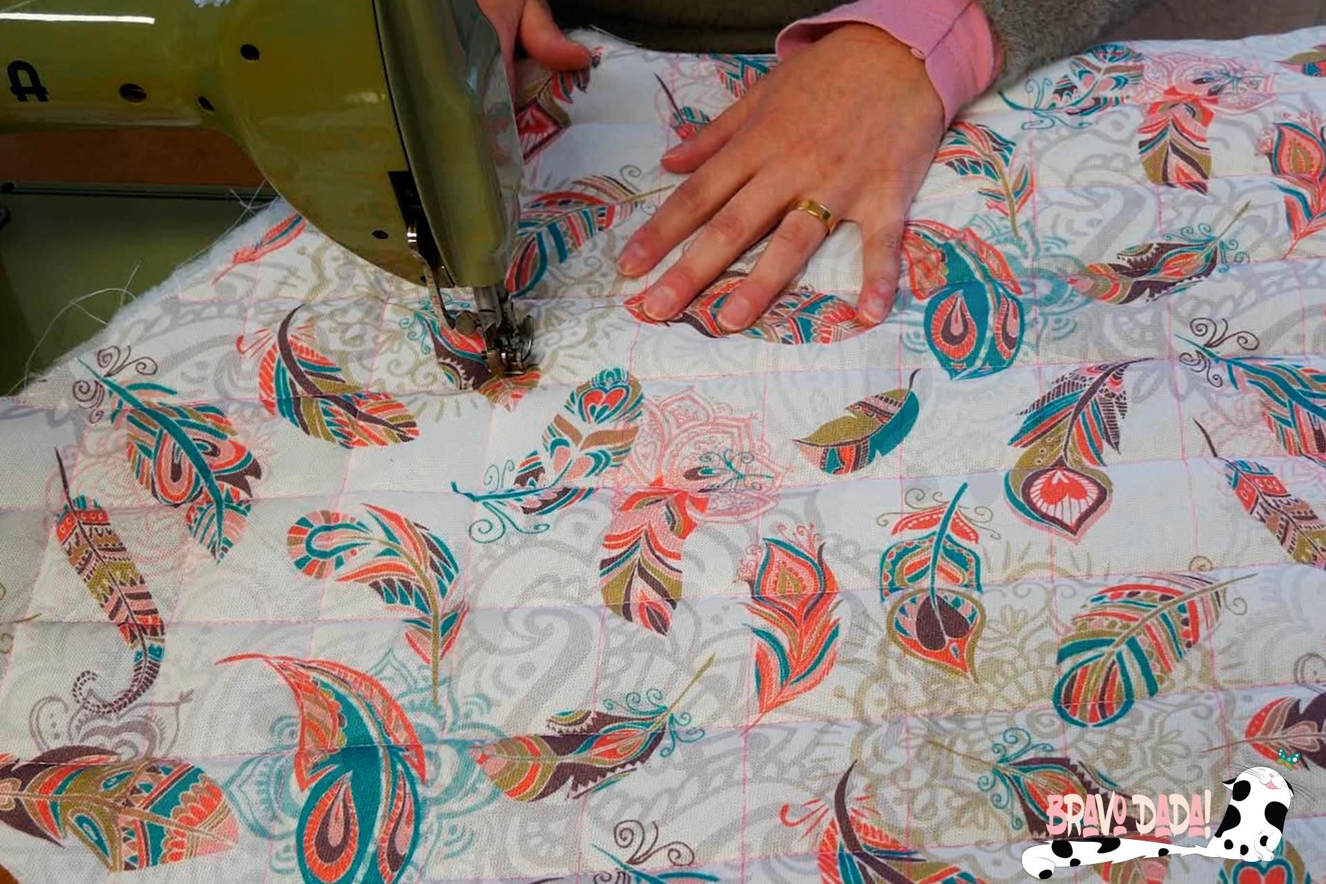 DIY How to Make a Quilted Sewing Machine Mat With Pockets and Thread