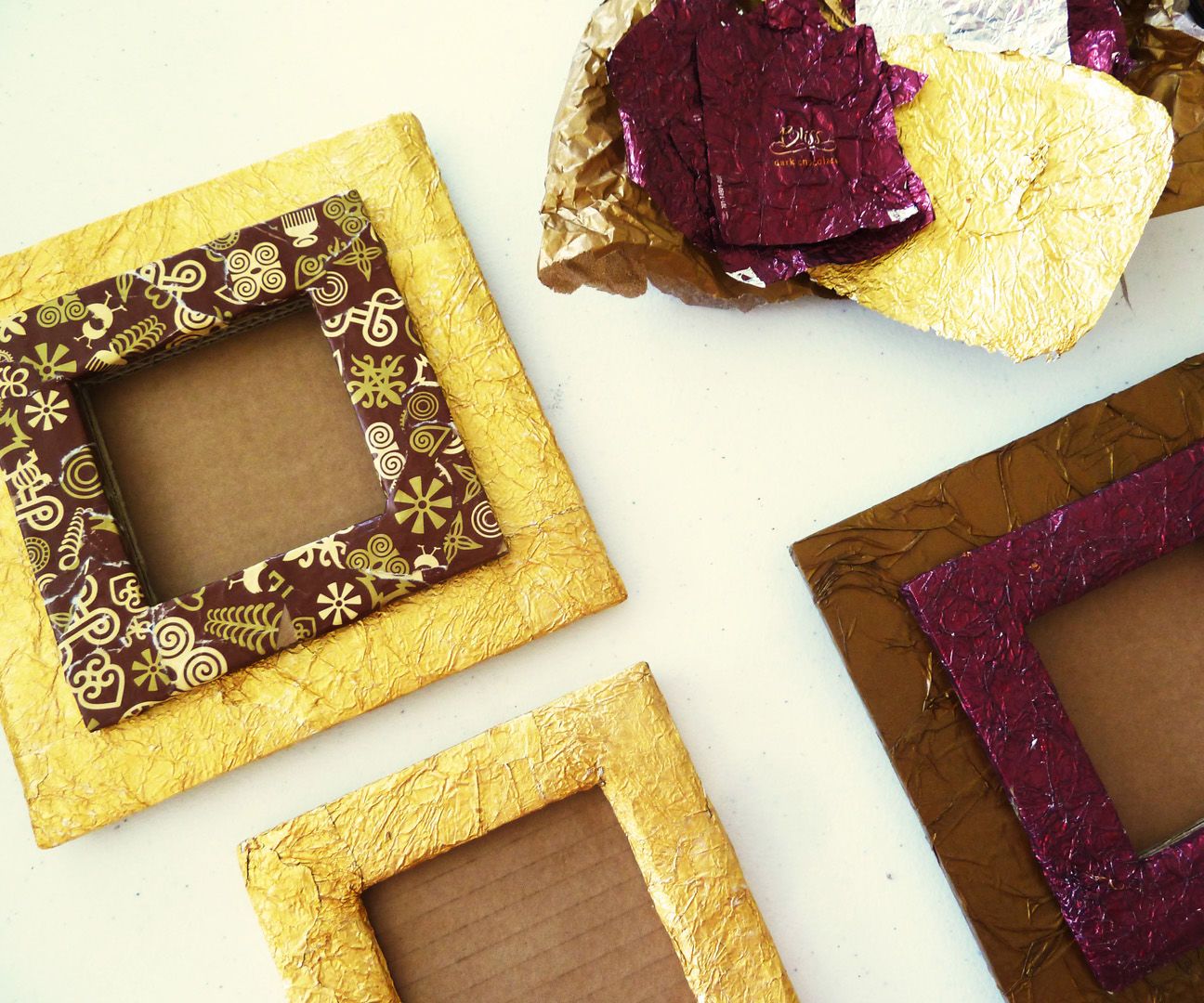 DIY Picture Frame From Cardboard and Chocolate Wrappers 