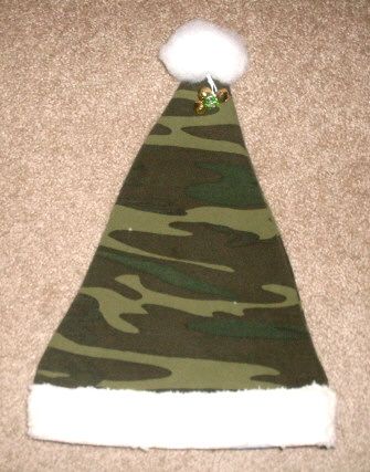 Camo (T-shirt) Santa Hat