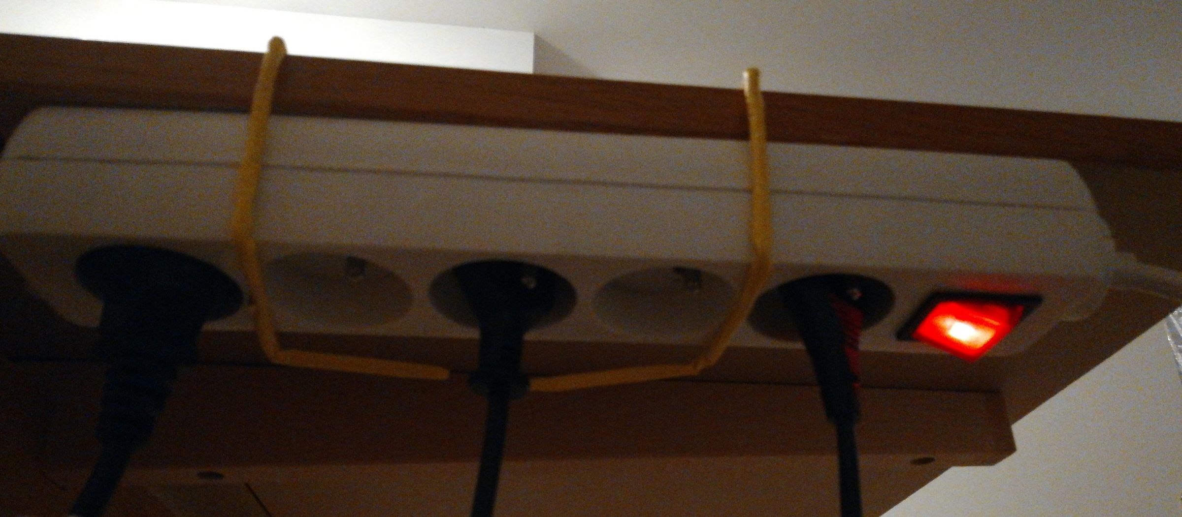 Outlet Holder 4 Steps Instructables