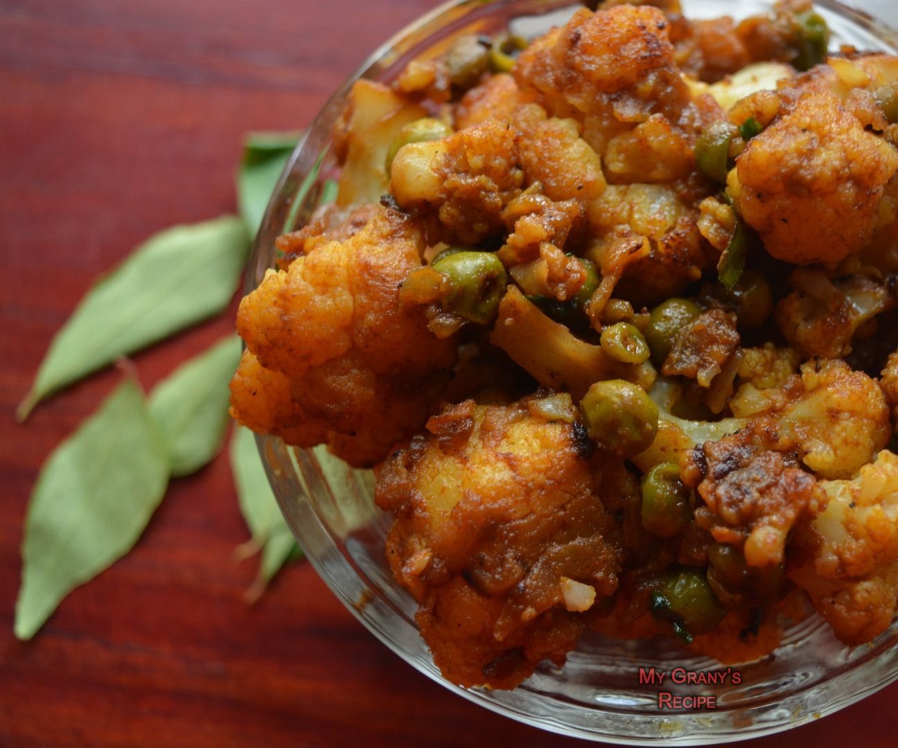 GOBI MATAR/CAULIFLOWER DRY ROAST